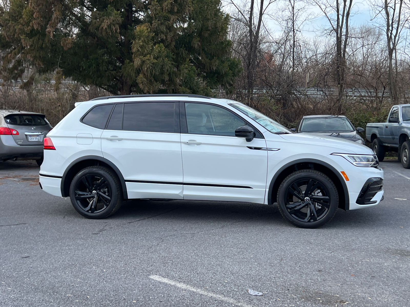 2024 Volkswagen Tiguan 2.0T SE R-Line Black 2