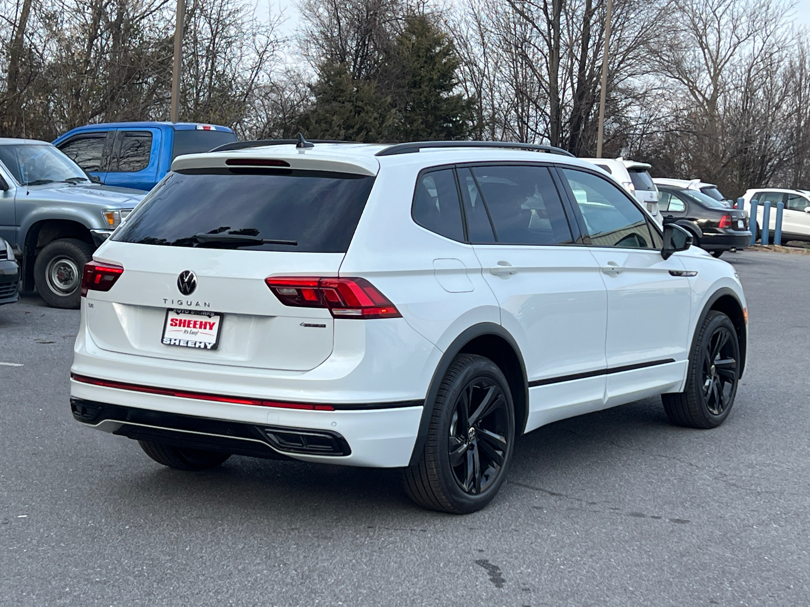 2024 Volkswagen Tiguan 2.0T SE R-Line Black 3