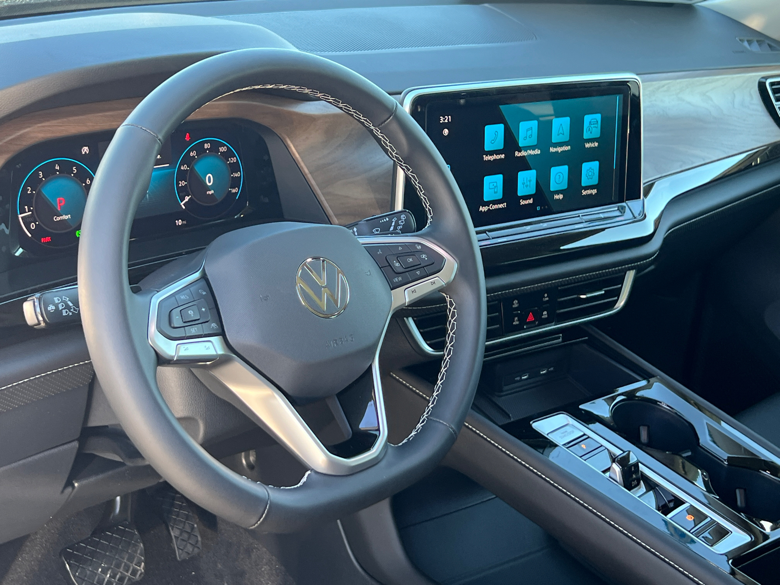 2025 Volkswagen Atlas 2.0T SE w/Technology 12