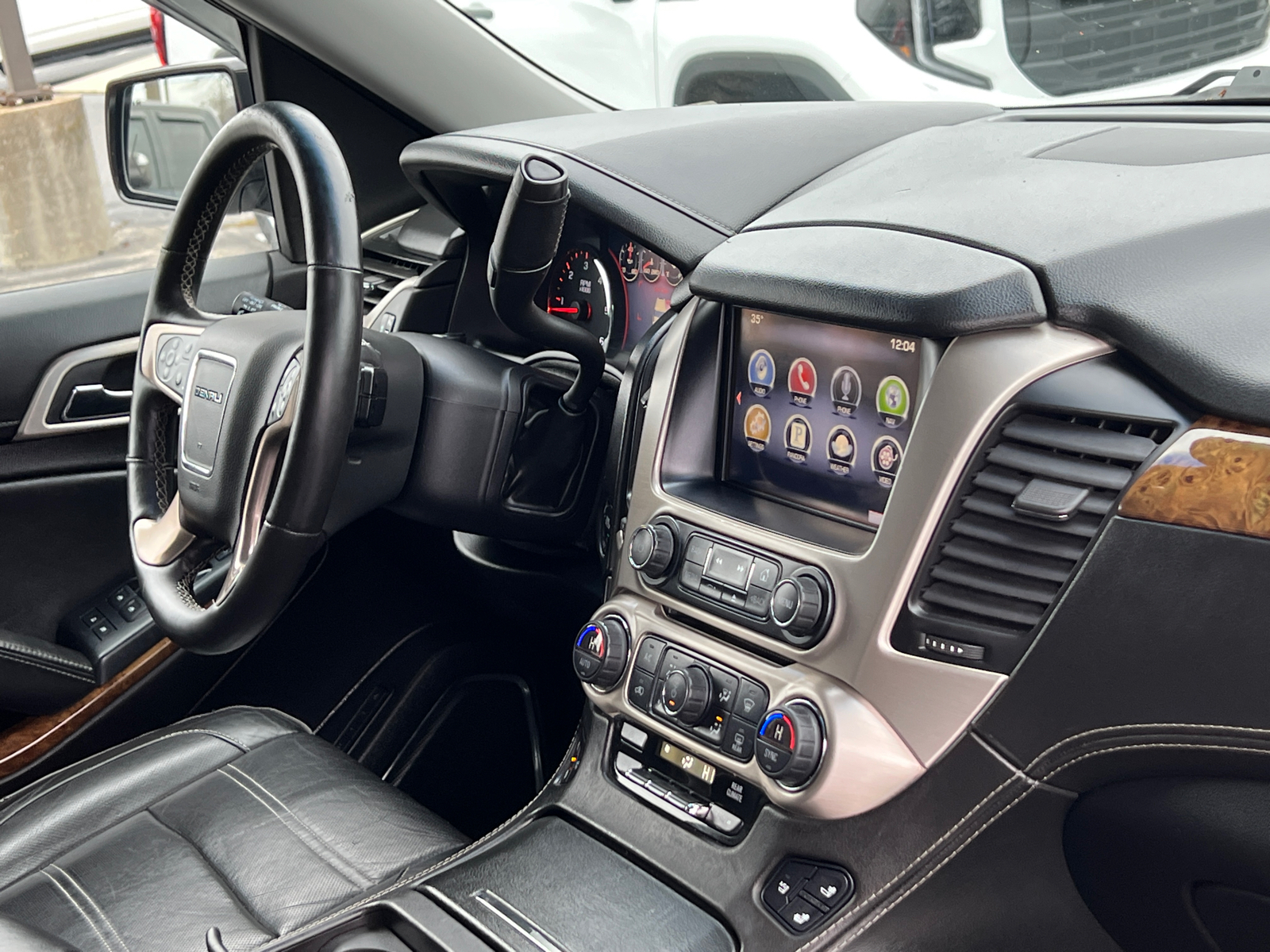 2015 GMC Yukon XL Denali 10