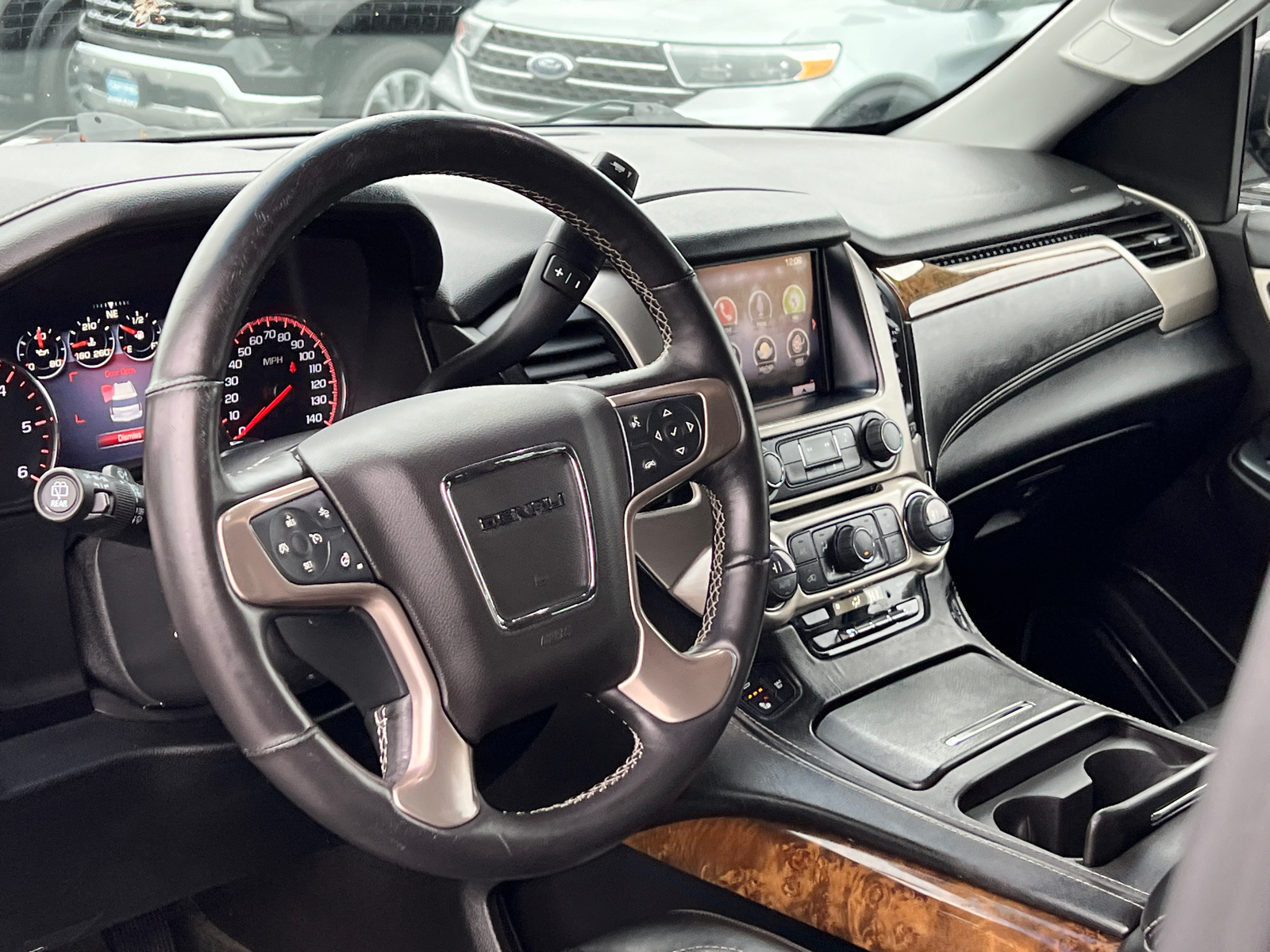 2015 GMC Yukon XL Denali 25