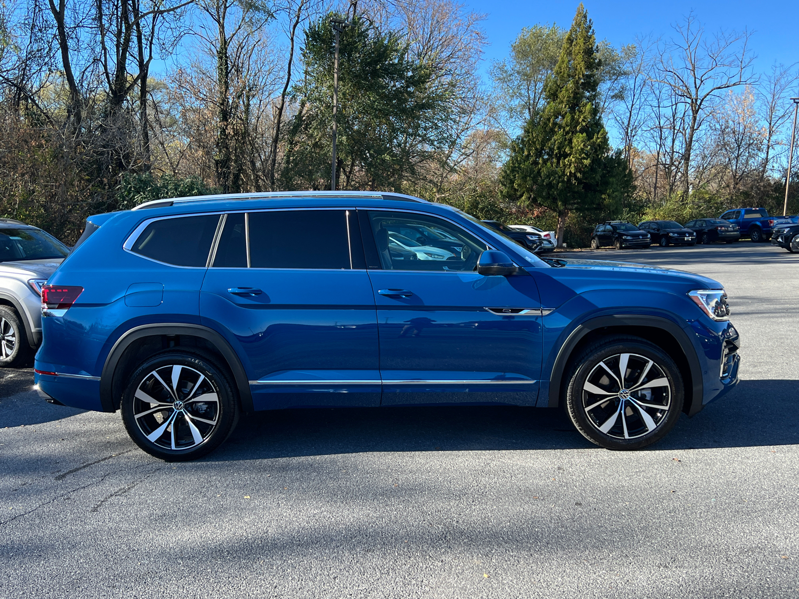 2025 Volkswagen Atlas 2.0T SEL Premium R-Line 2