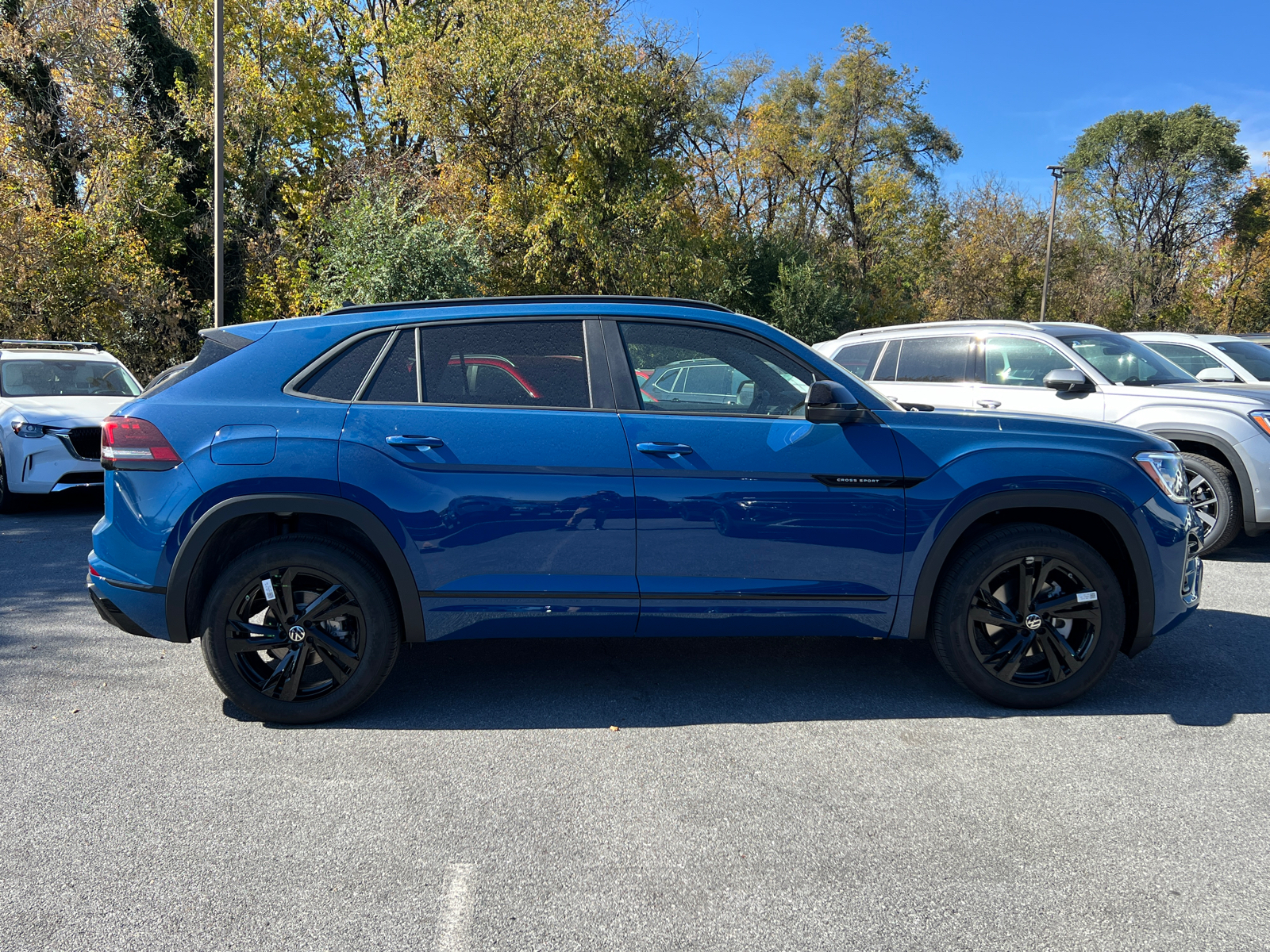 2025 Volkswagen Atlas Cross Sport 2.0T SEL R-Line 2