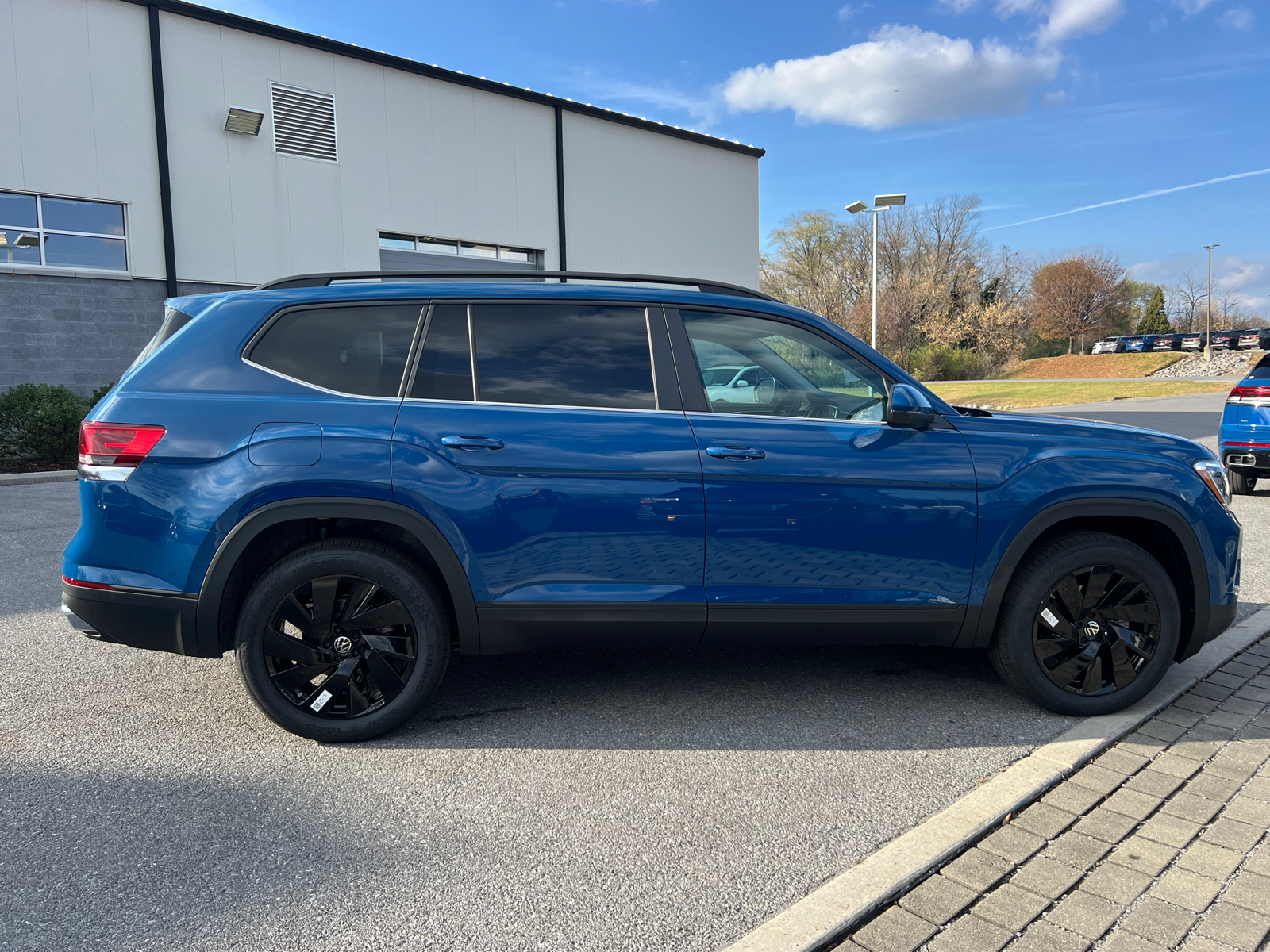 2025 Volkswagen Atlas 2.0T SE w/Technology 2