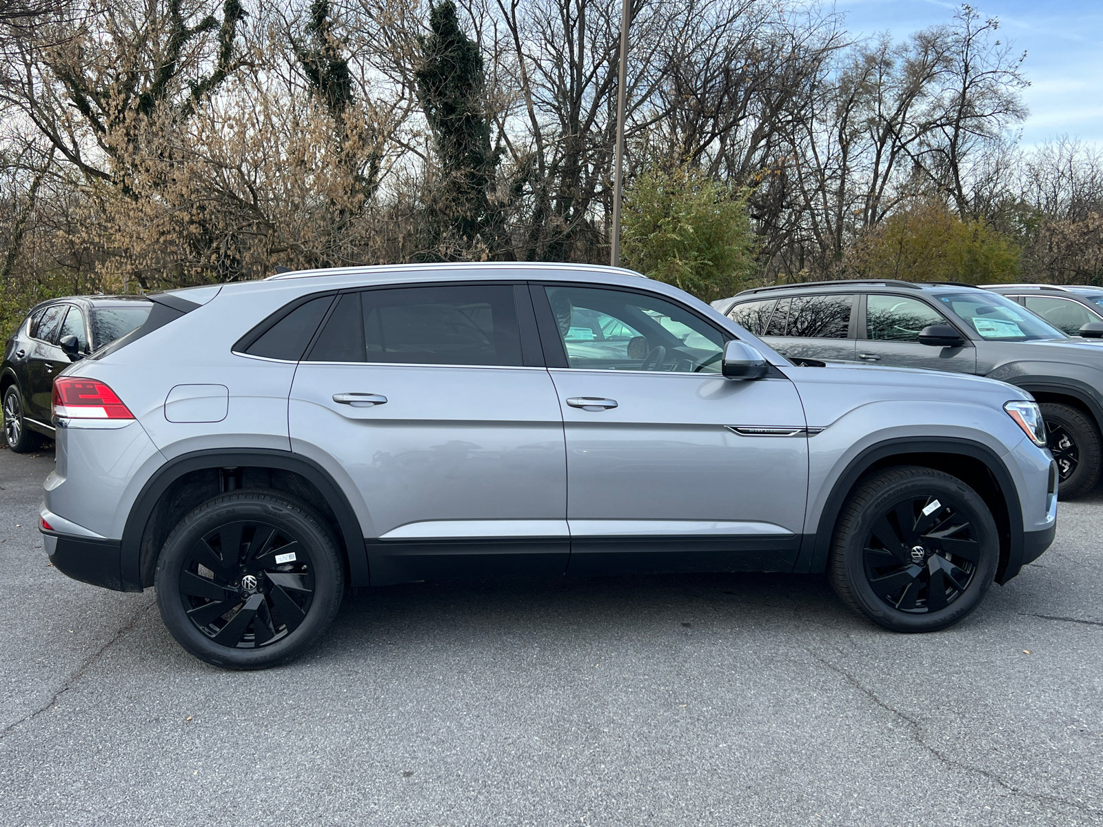 2025 Volkswagen Atlas Cross Sport 2.0T SE w/Technology 2