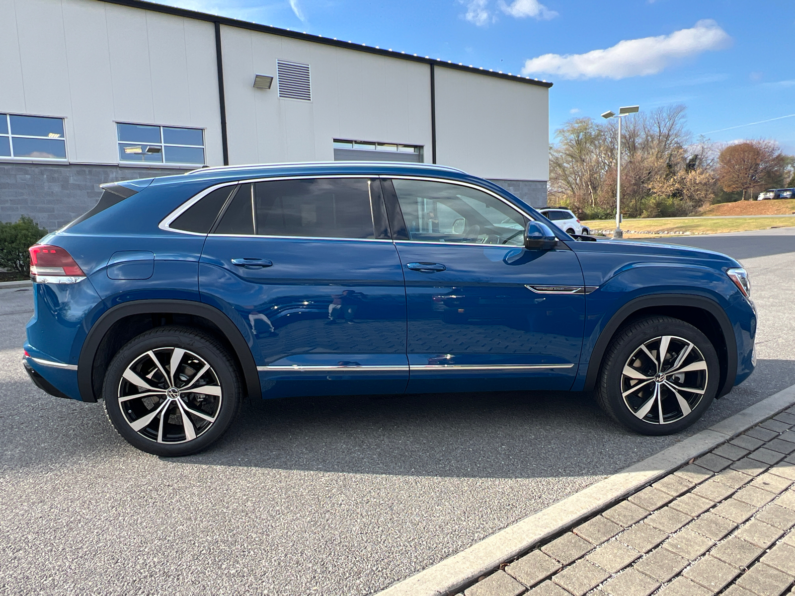 2025 Volkswagen Atlas Cross Sport 2.0T SEL Premium R-Line 2