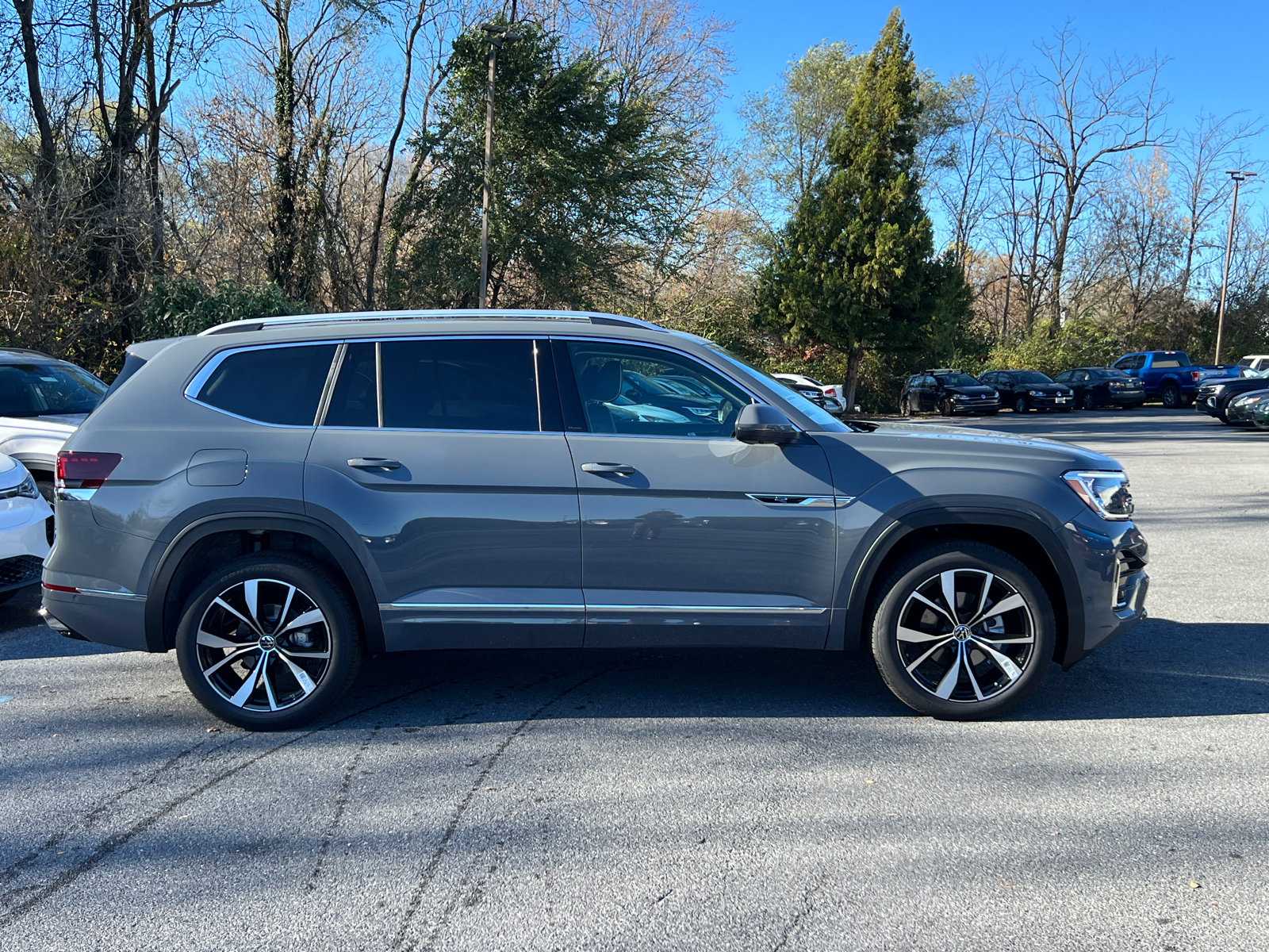 2025 Volkswagen Atlas 2.0T SEL Premium R-Line 2