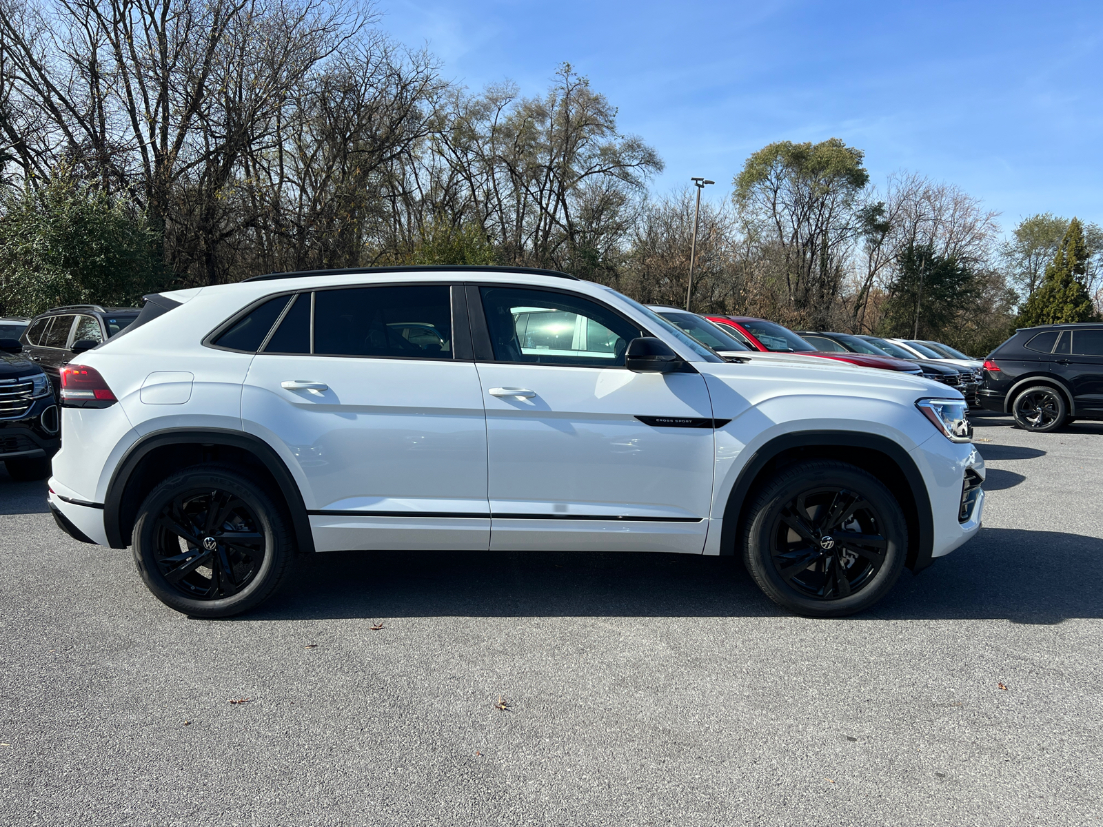 2025 Volkswagen Atlas Cross Sport 2.0T SEL R-Line 2