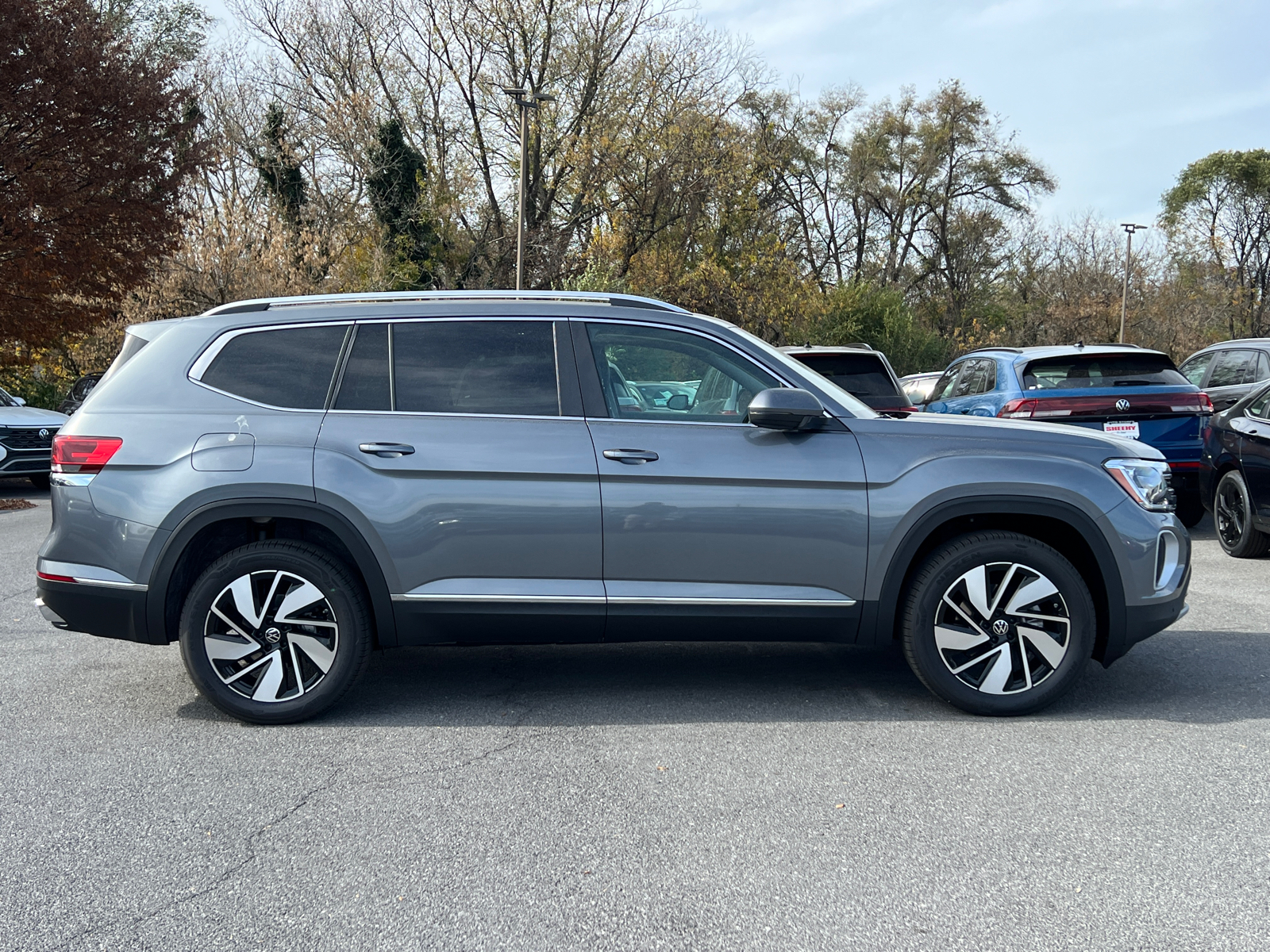 2025 Volkswagen Atlas 2.0T SEL 2