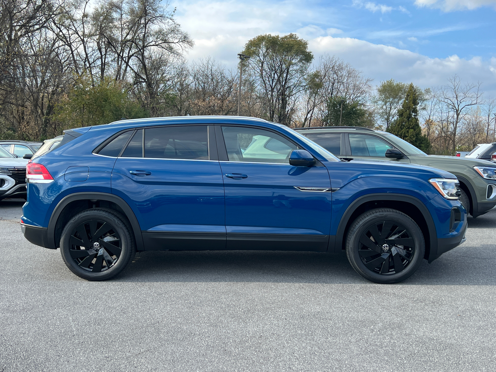 2025 Volkswagen Atlas Cross Sport 2.0T SE w/Technology 2