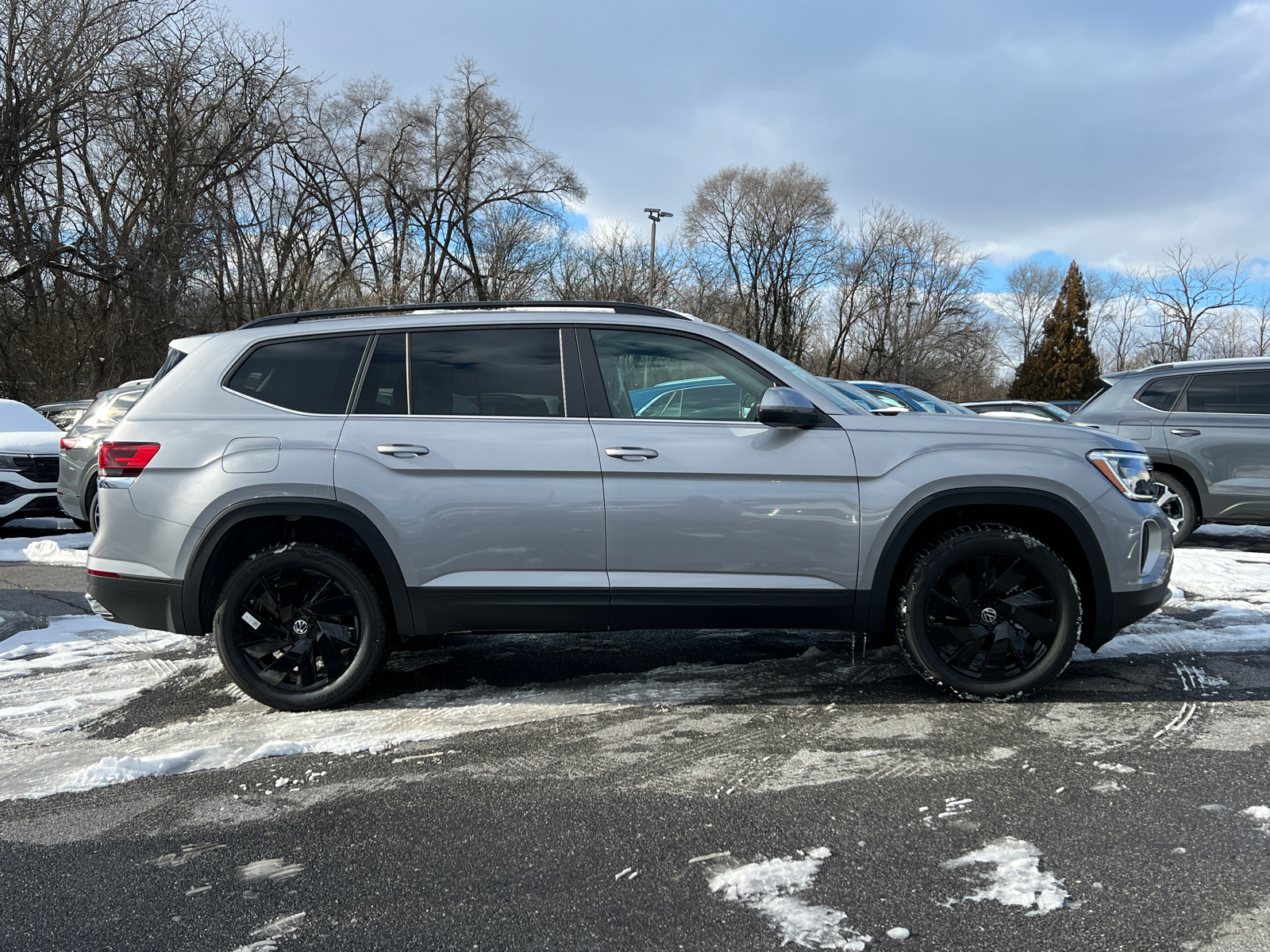 2025 Volkswagen Atlas 2.0T SE w/Technology 2