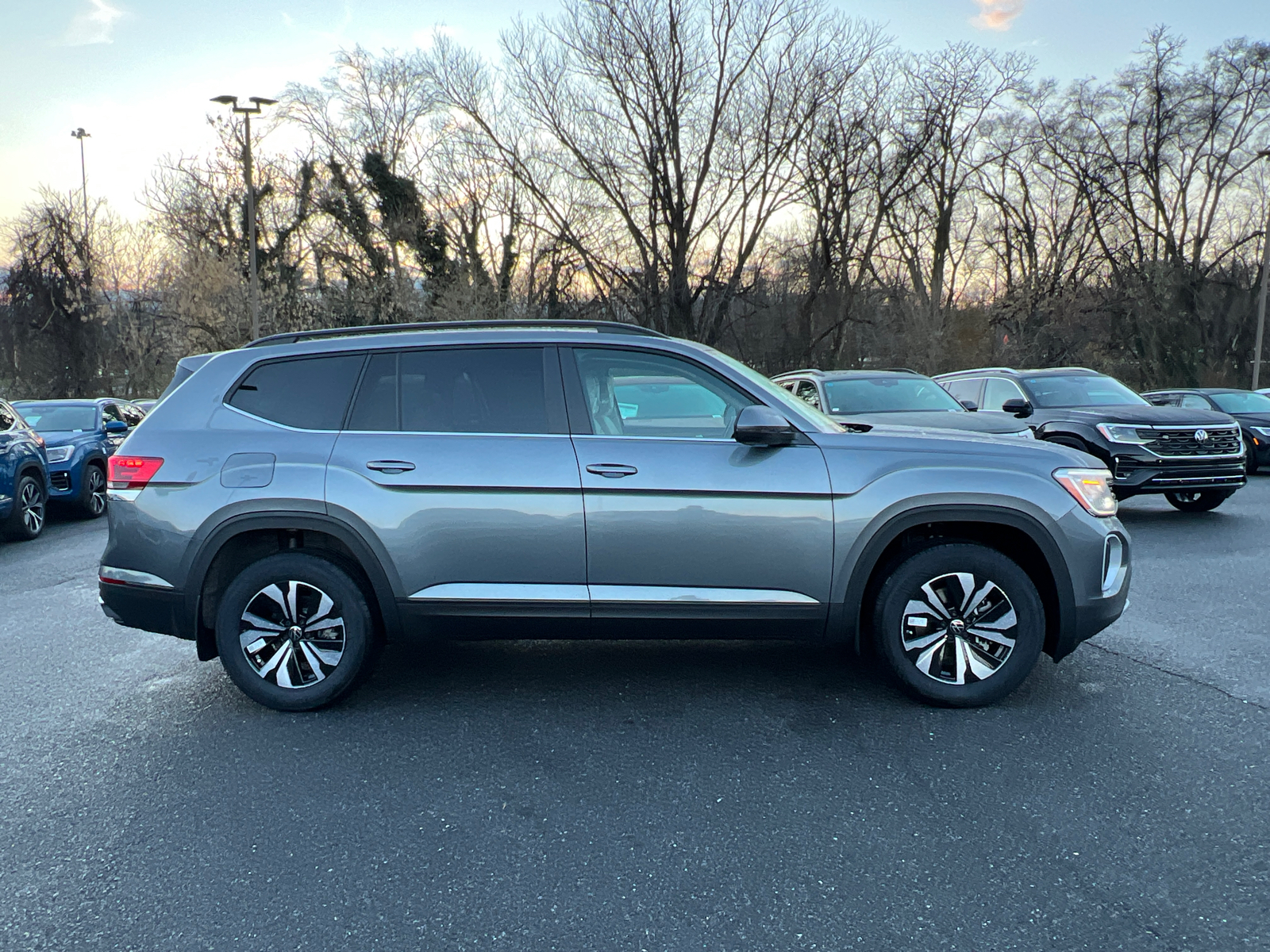 2025 Volkswagen Atlas 2.0T SE 2