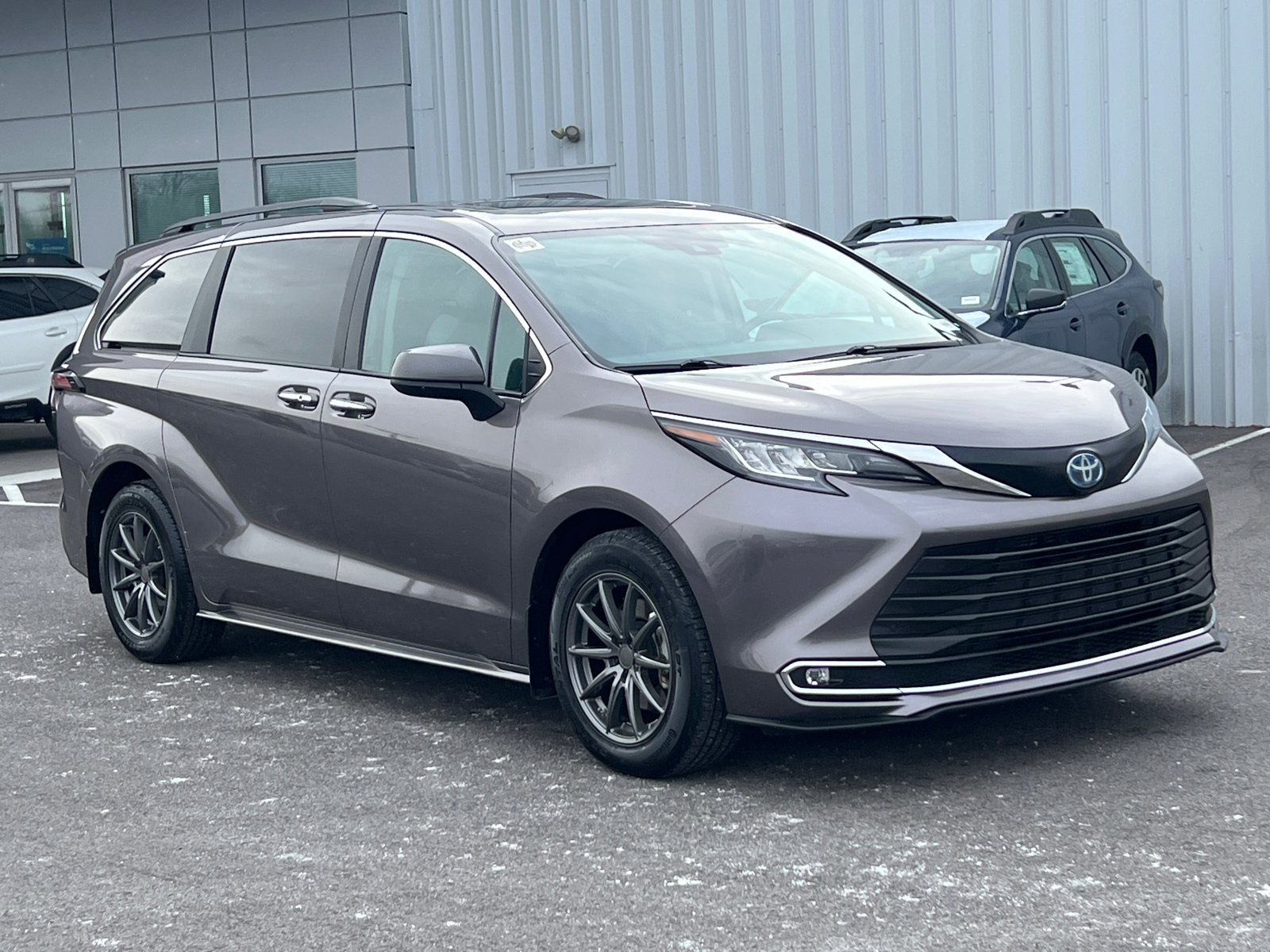 2022 Toyota Sienna XLE 1