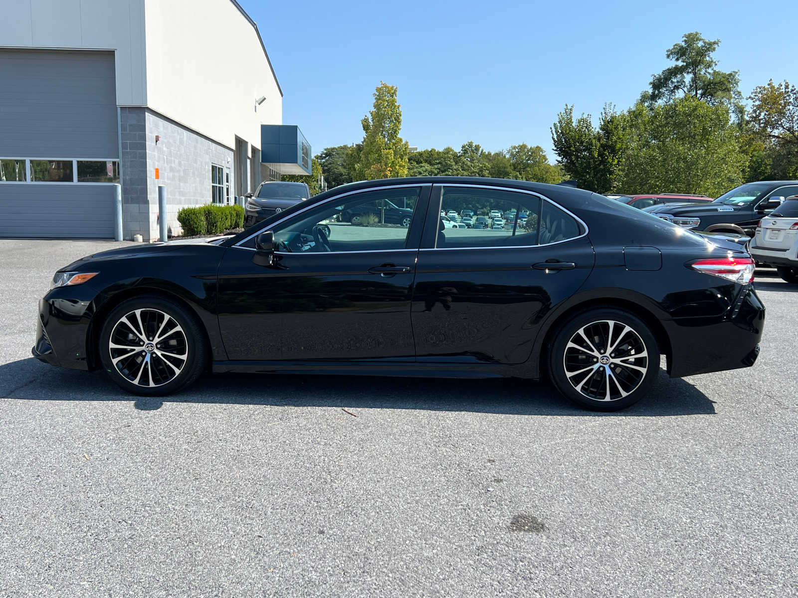 2020 Toyota Camry SE 3