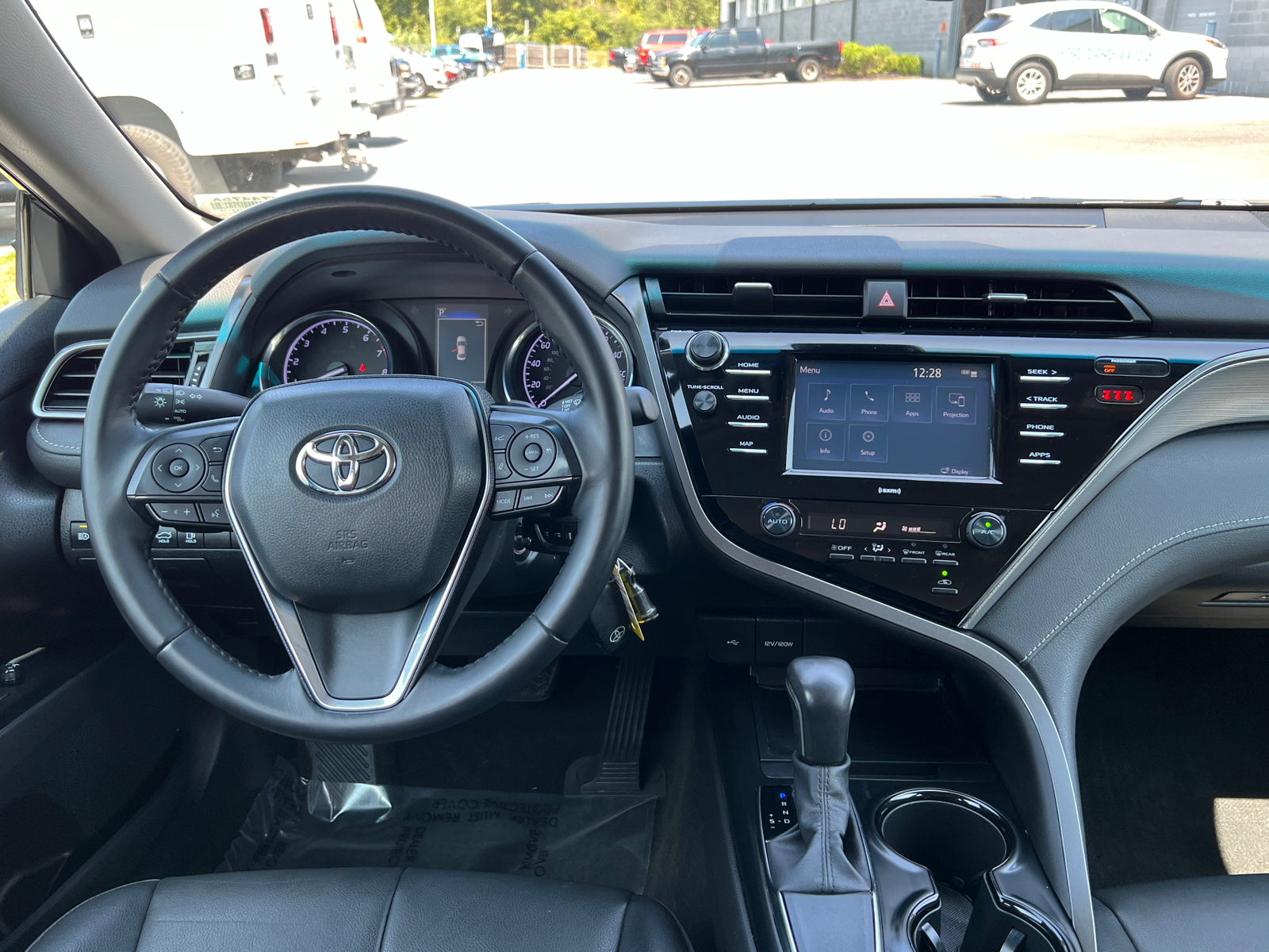 2020 Toyota Camry SE 17