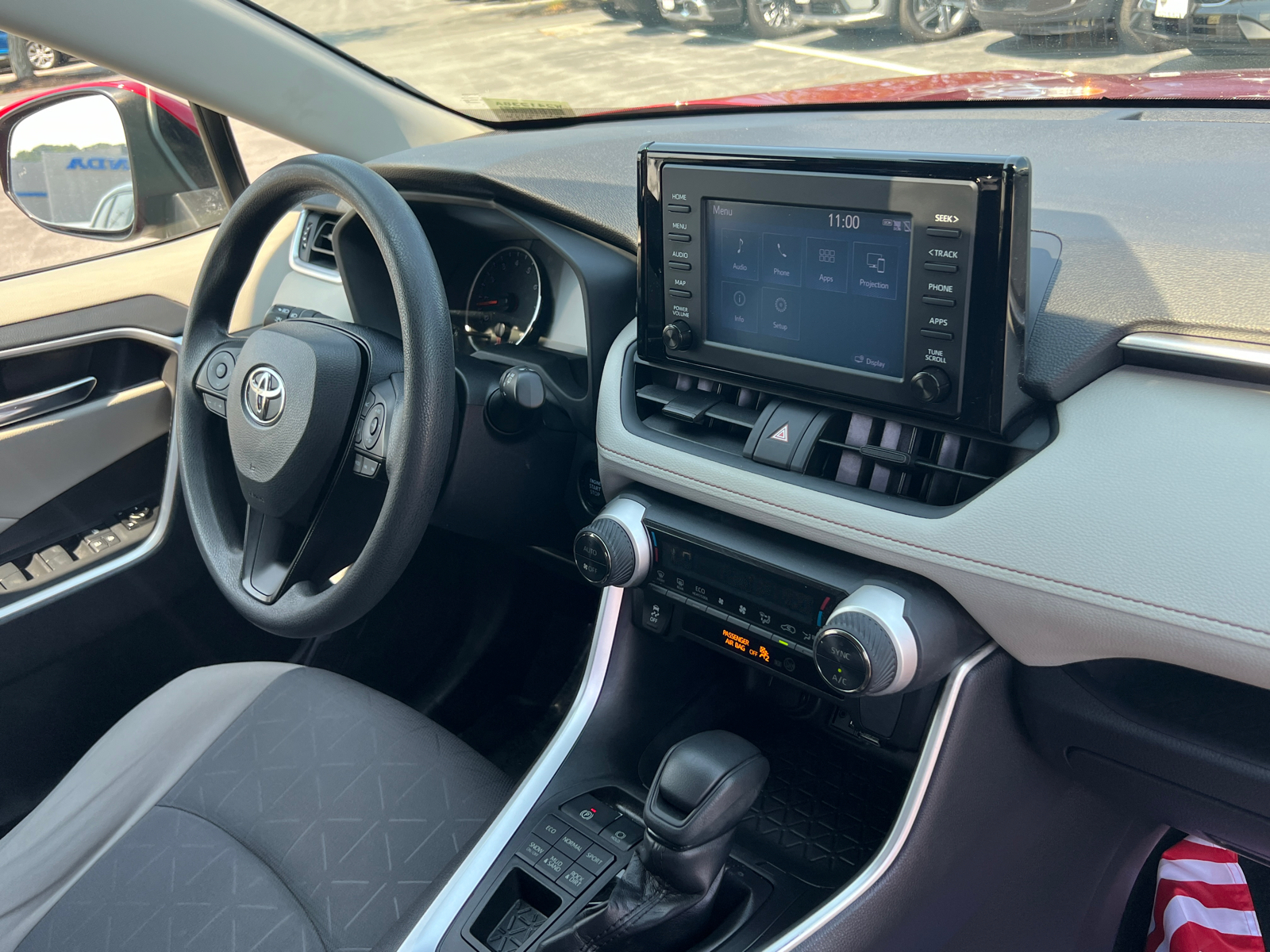 2019 Toyota RAV4 XLE 10