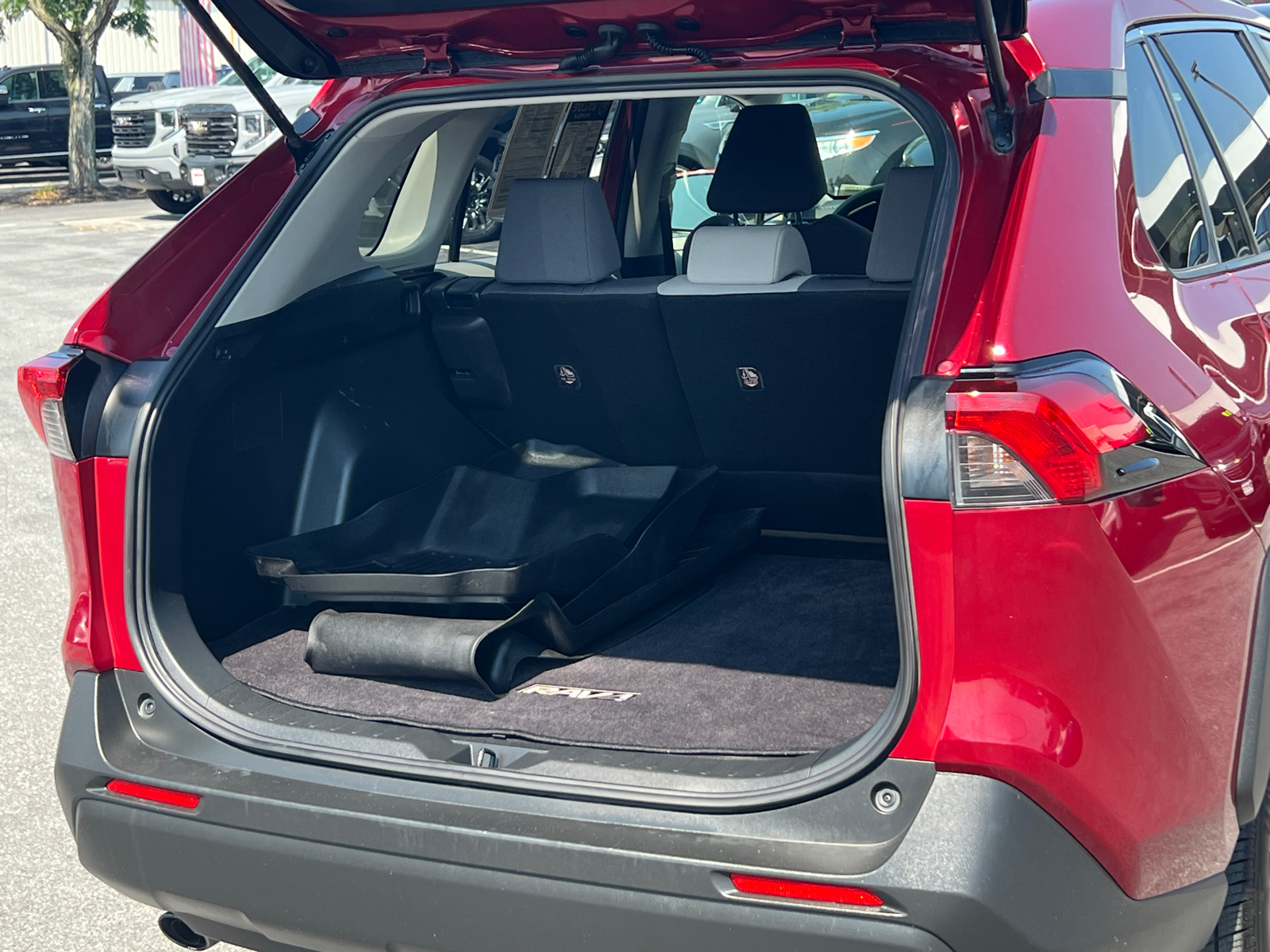 2019 Toyota RAV4 XLE 14