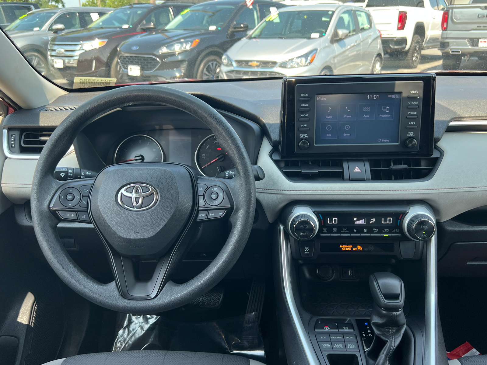 2019 Toyota RAV4 XLE 16