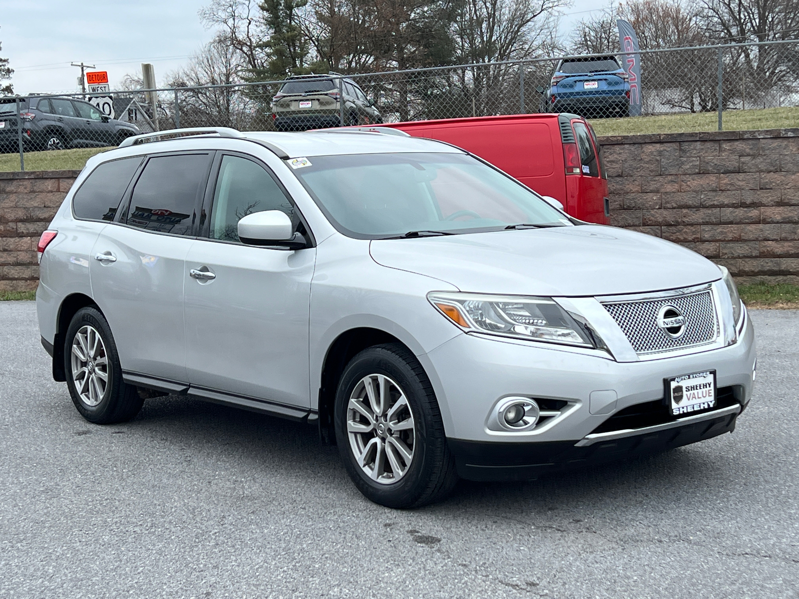 2015 Nissan Pathfinder SV 1