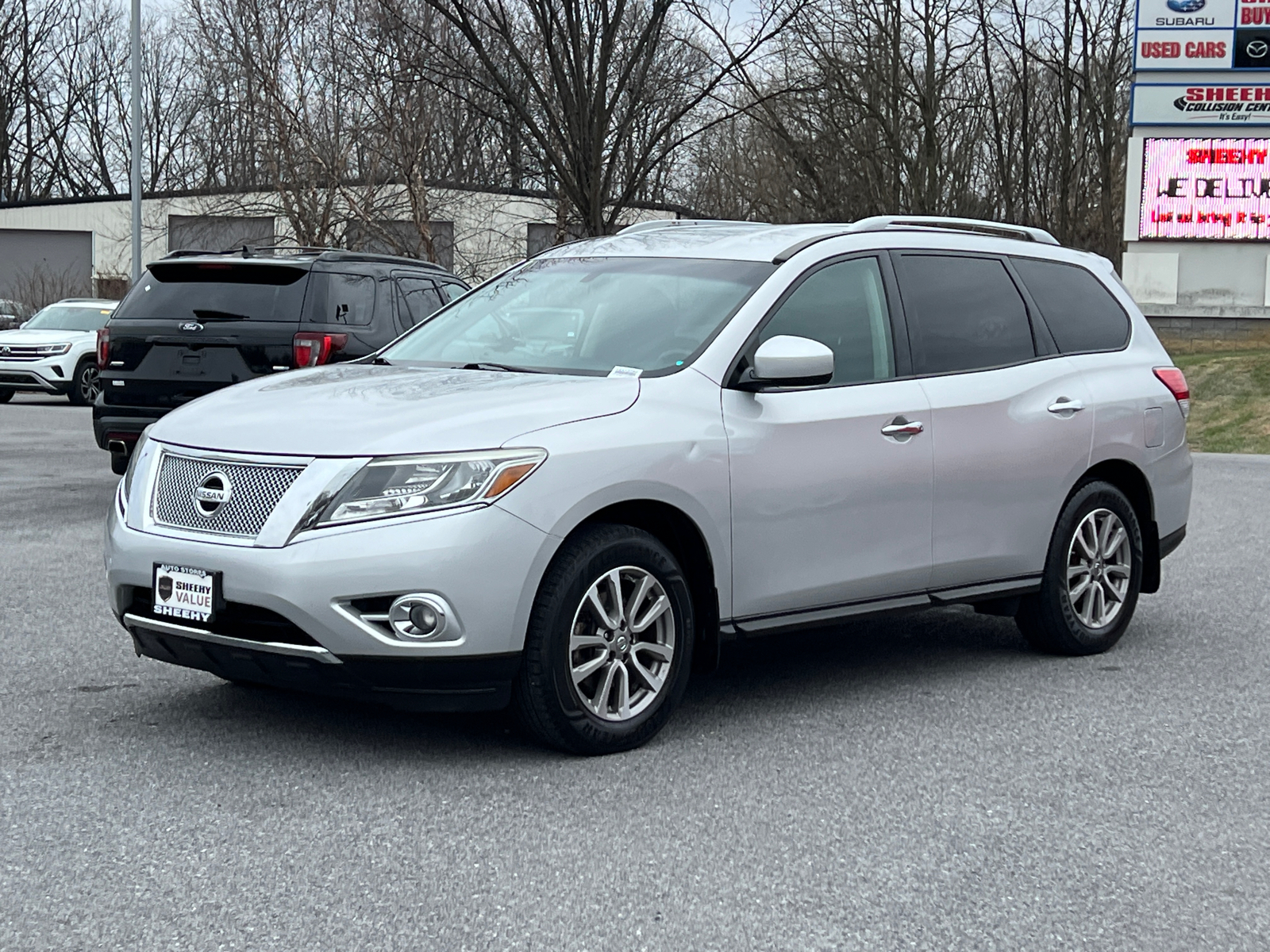 2015 Nissan Pathfinder SV 2