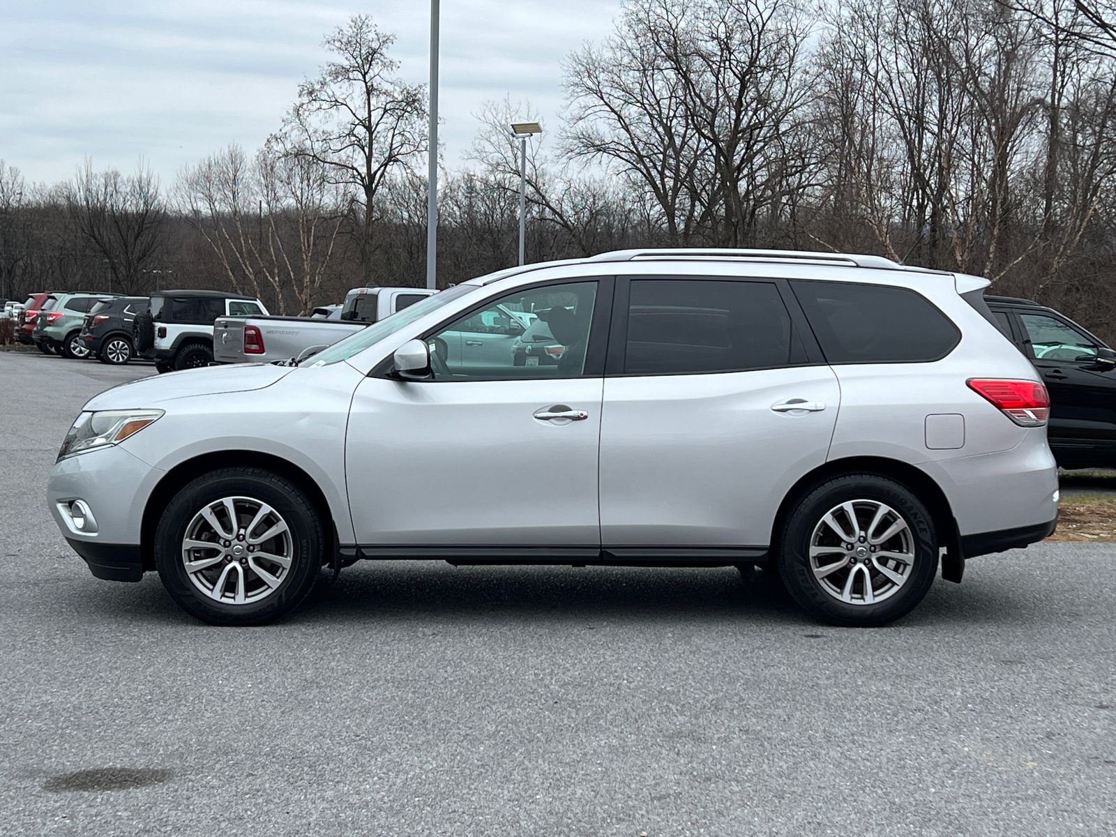 2015 Nissan Pathfinder SV 3