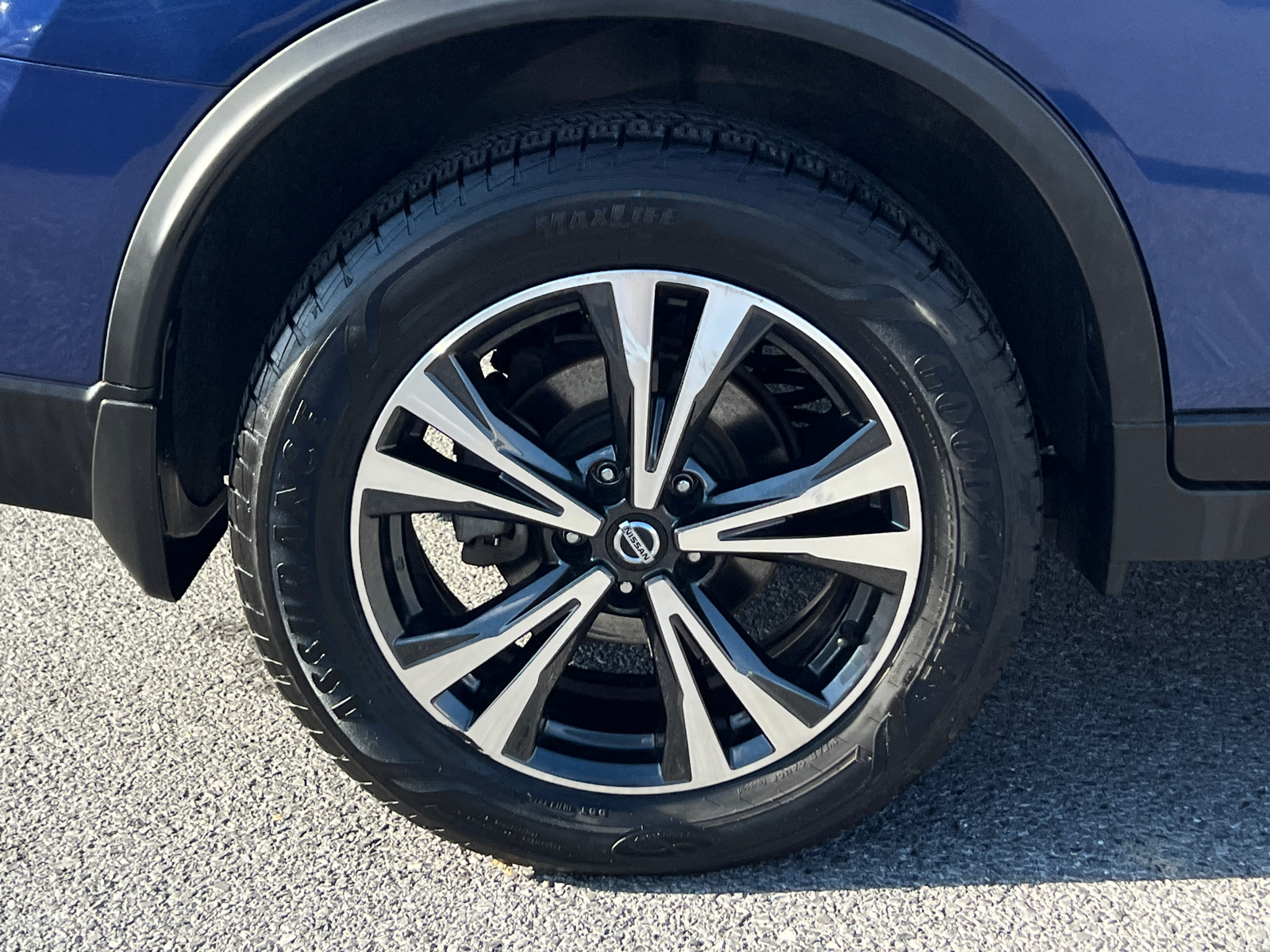 2019 Nissan Rogue SV 9