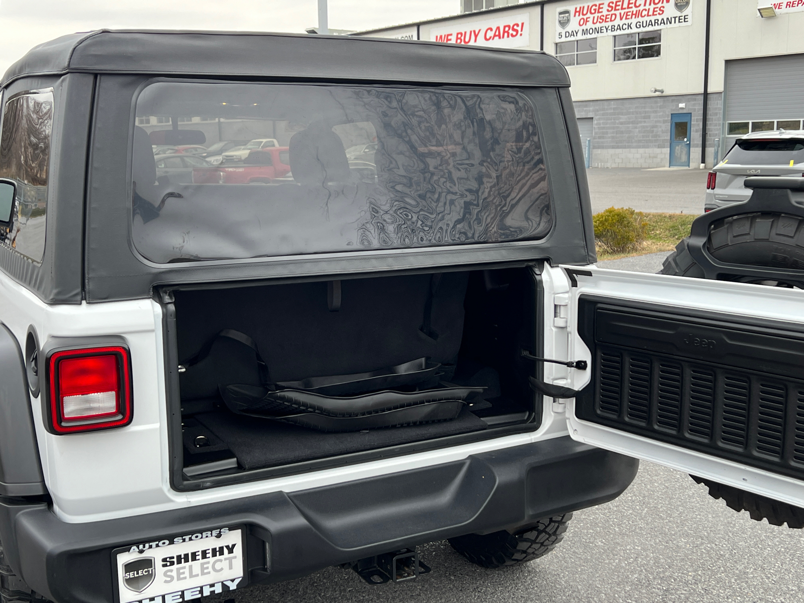 2022 Jeep Wrangler Willys 14