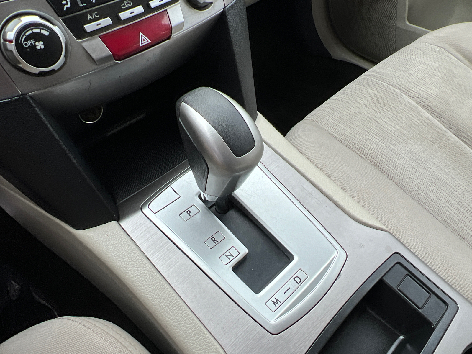 2013 Subaru Outback 2.5i 26