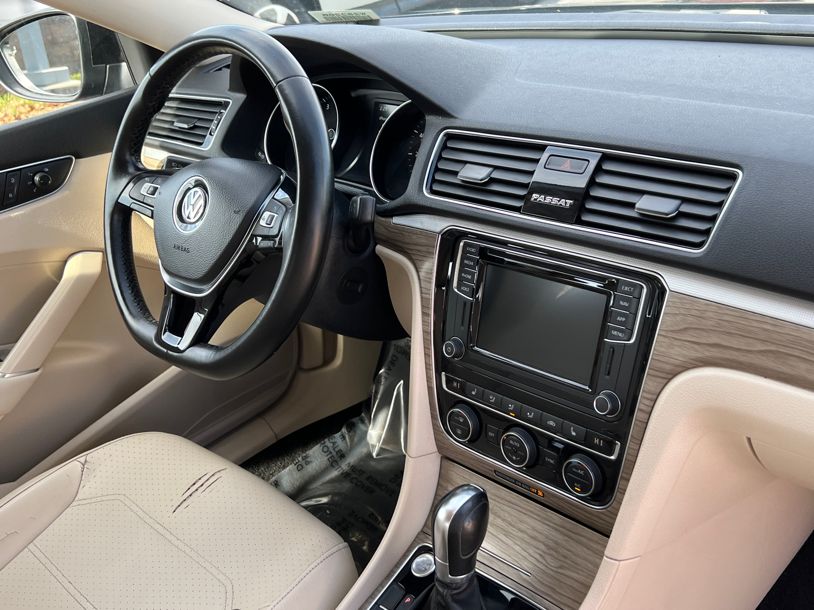 2018 Volkswagen Passat 2.0T SE w/Technology 10