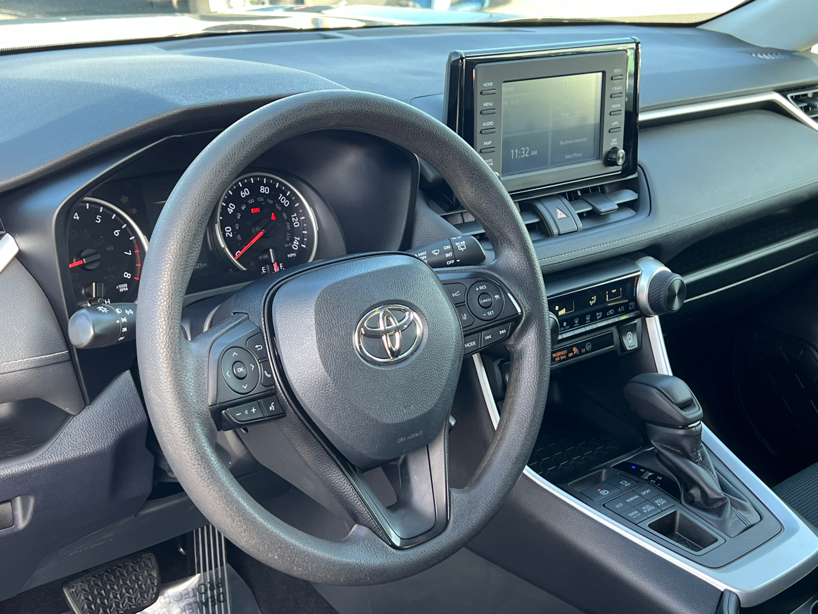 2019 Toyota RAV4 LE 19