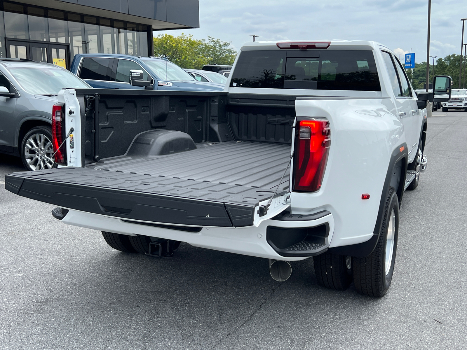 2024 GMC Sierra 3500HD Denali 13