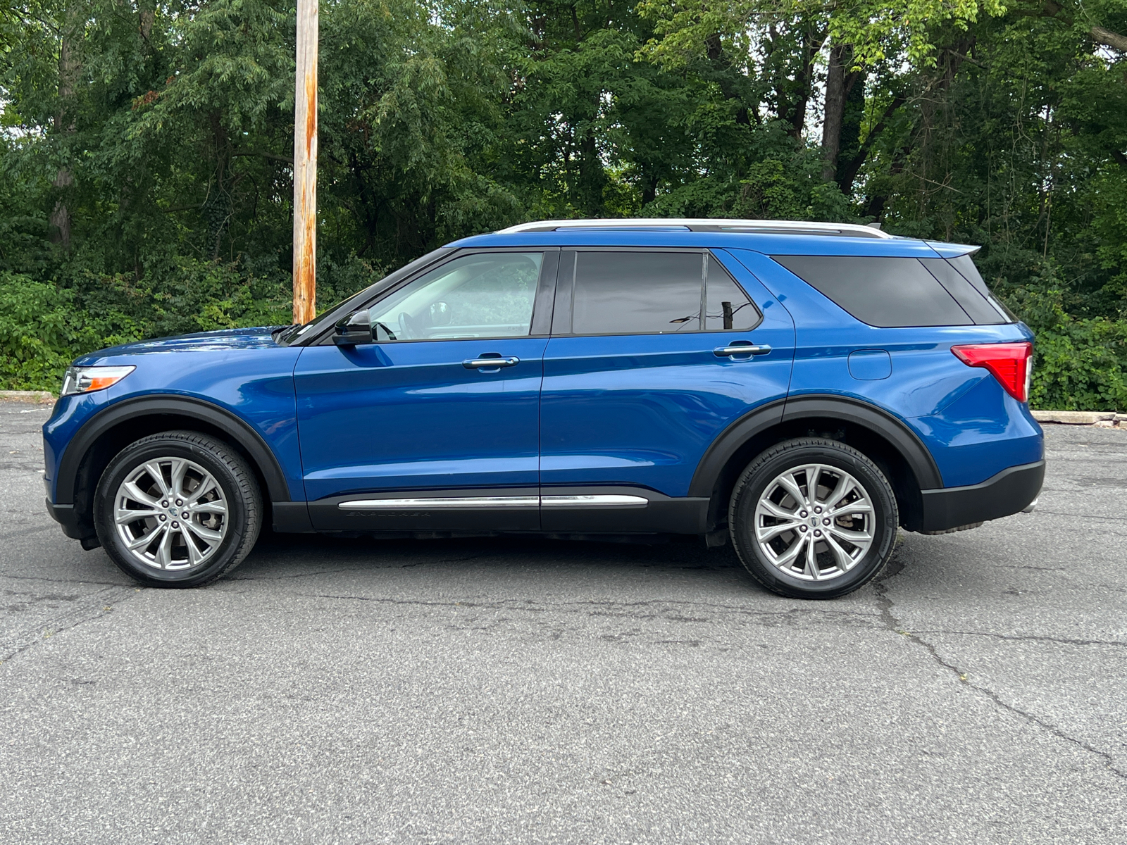 2021 Ford Explorer Limited 3