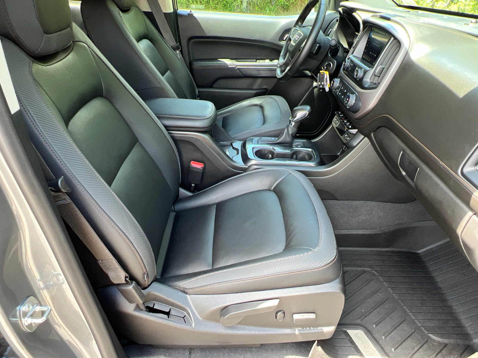 2022 GMC Canyon AT4 w/Leather 12