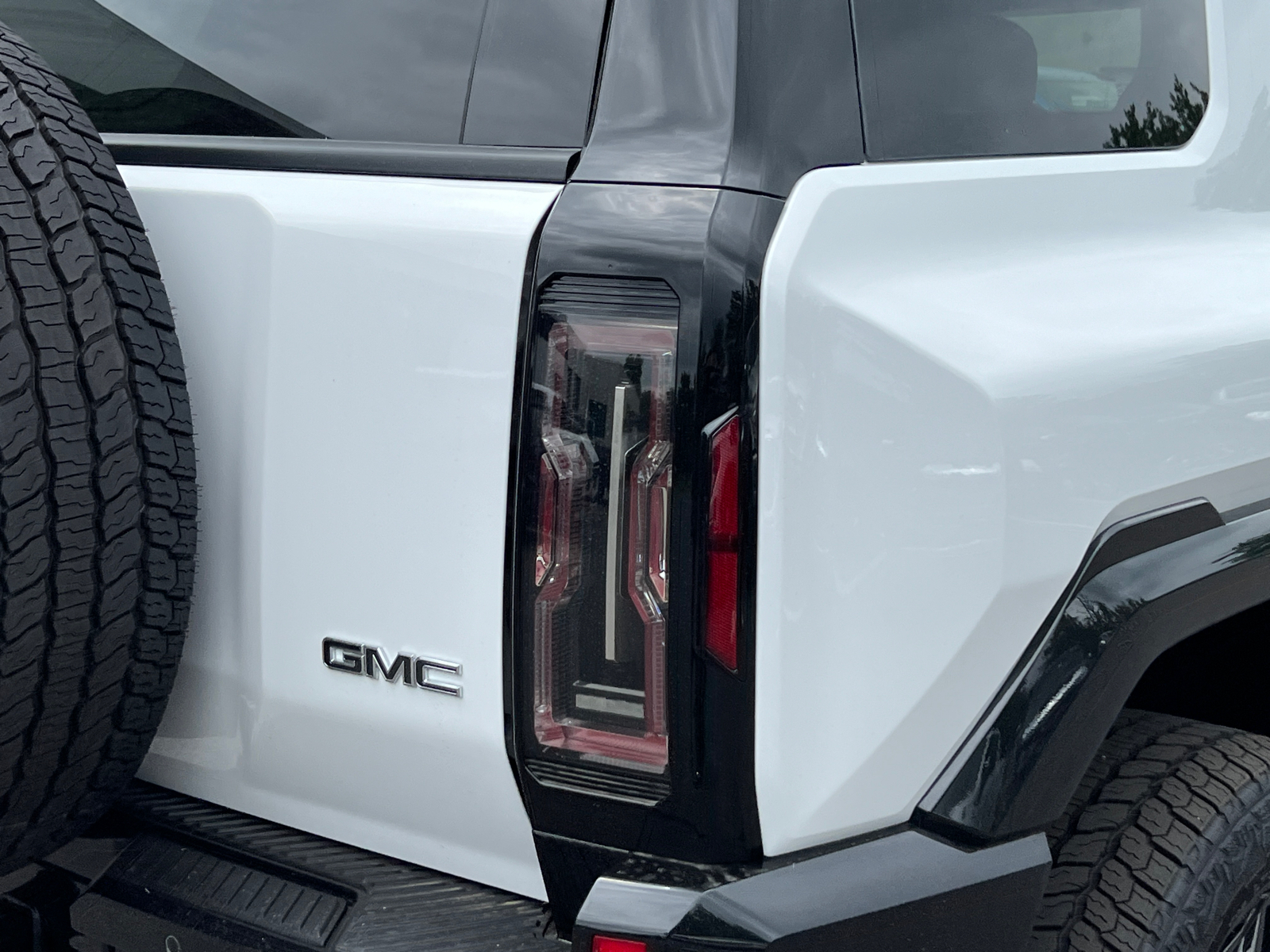 2024 GMC Hummer EV SUV 2X 6