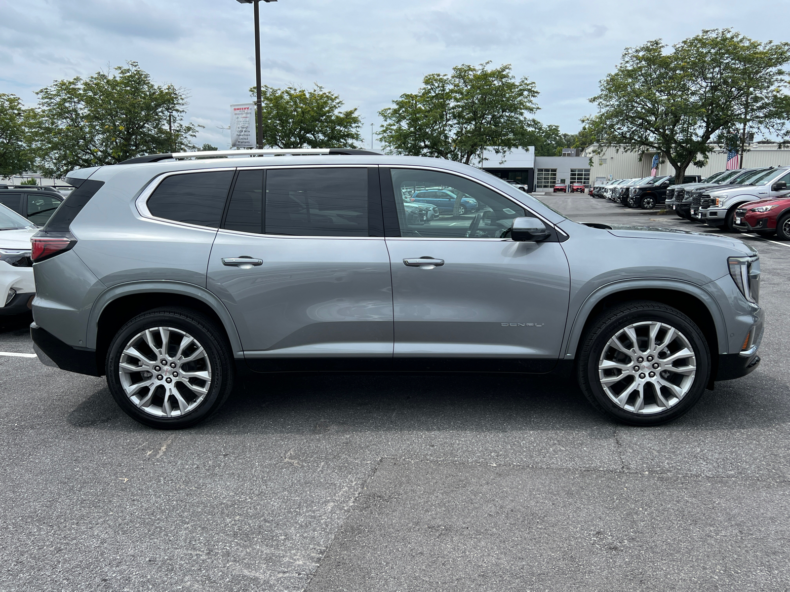 2024 GMC Acadia Denali 4