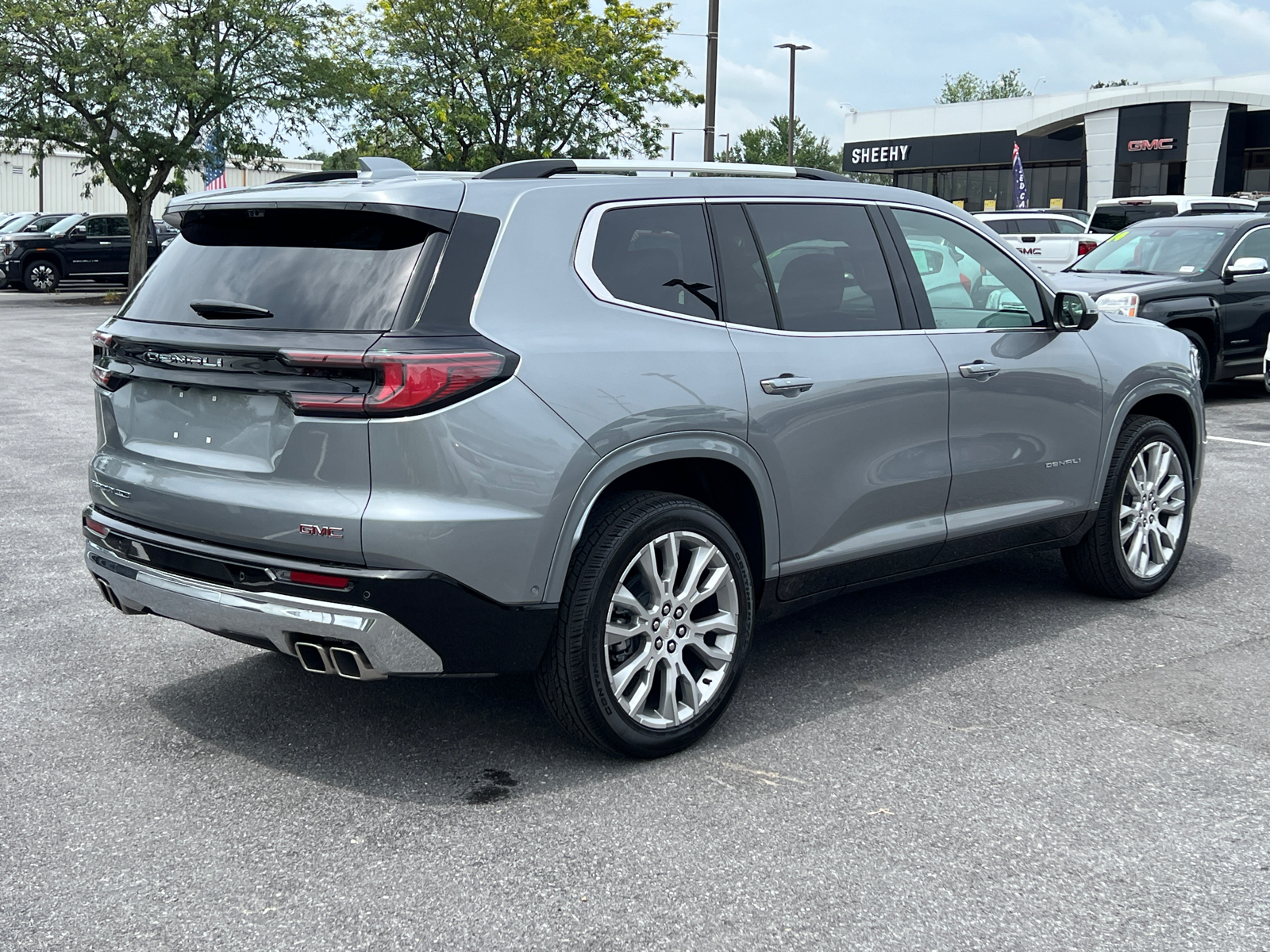 2024 GMC Acadia Denali 5