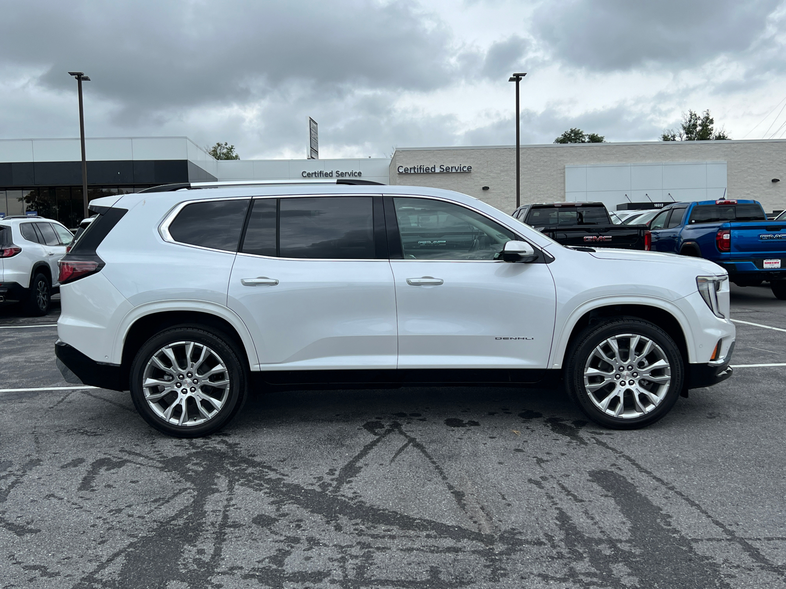 2024 GMC Acadia Denali 4