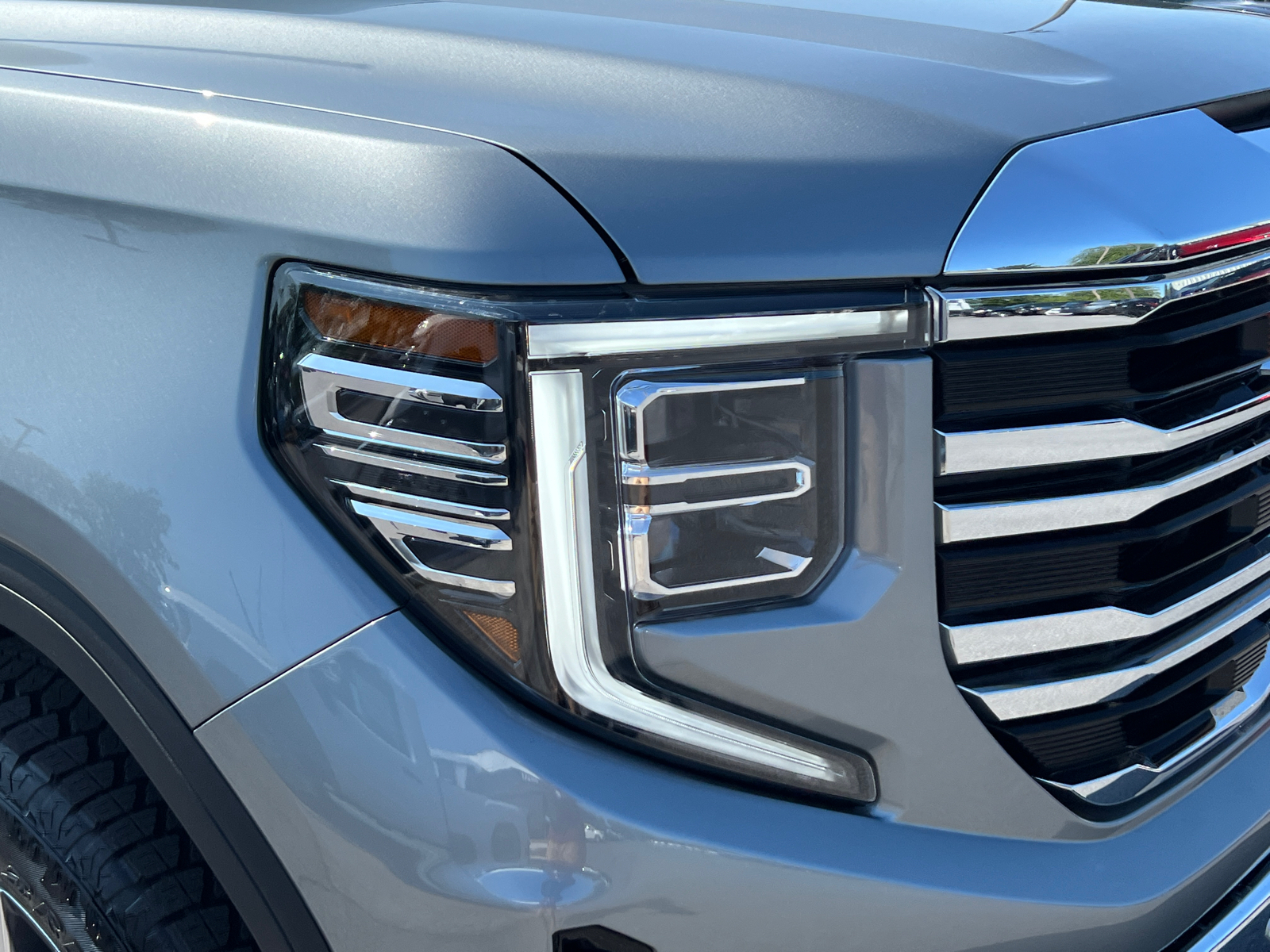 2024 GMC Sierra 1500 SLT 2