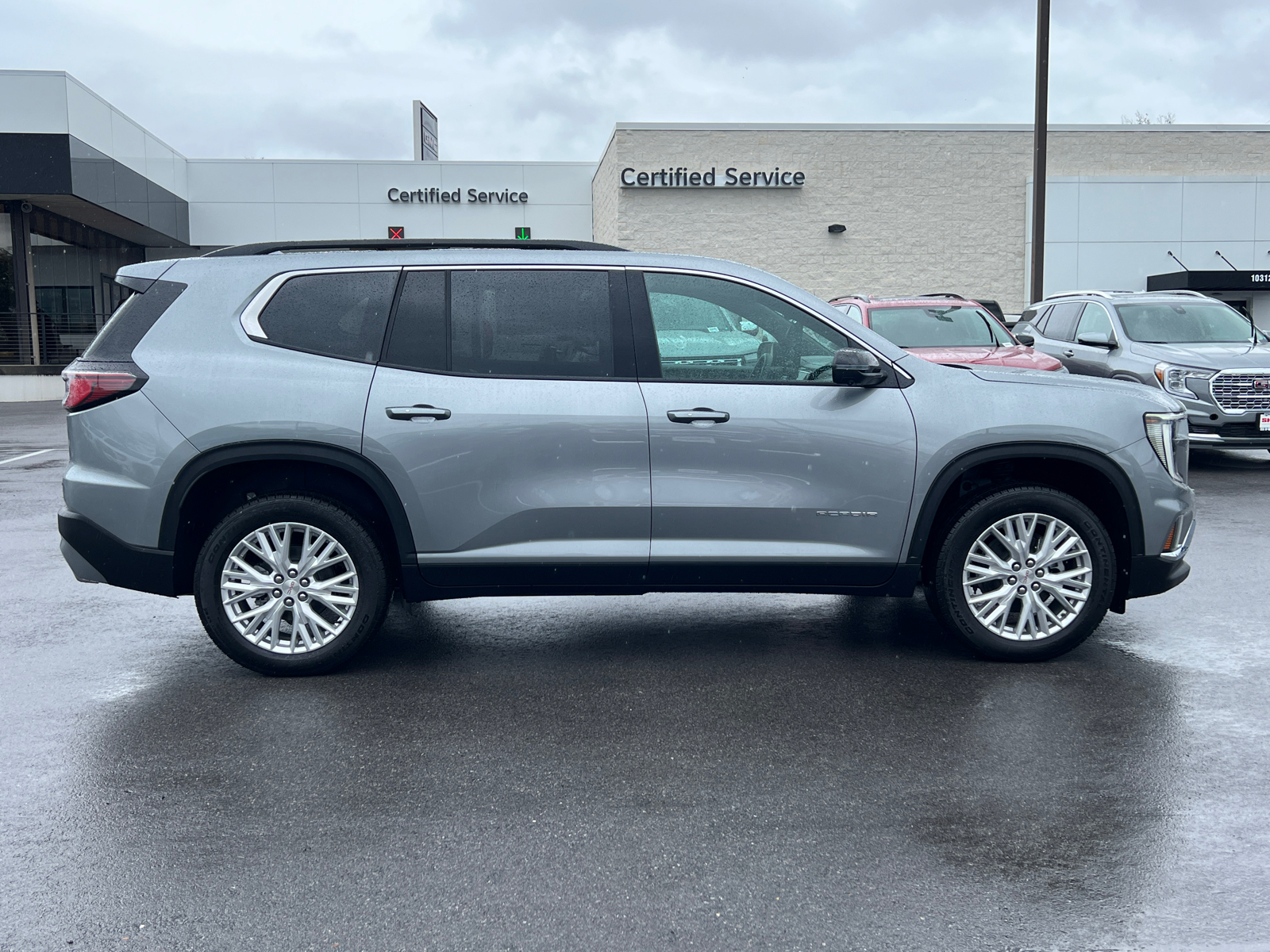 2024 GMC Acadia Elevation 2