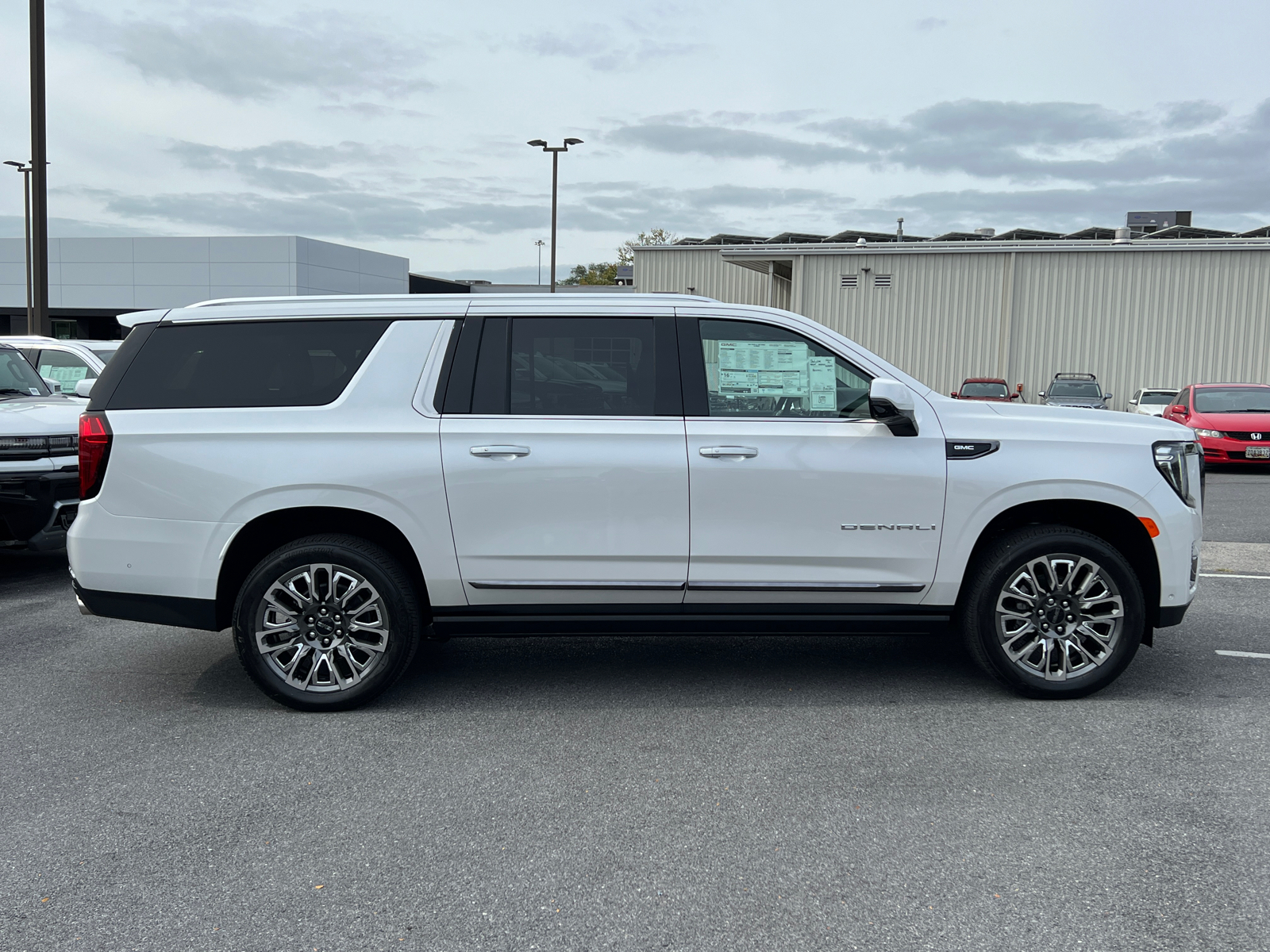 2024 GMC Yukon XL Denali Ultimate 4