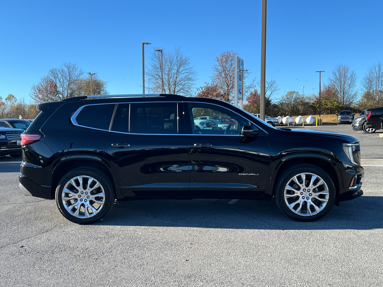 2024 GMC Acadia Denali 2