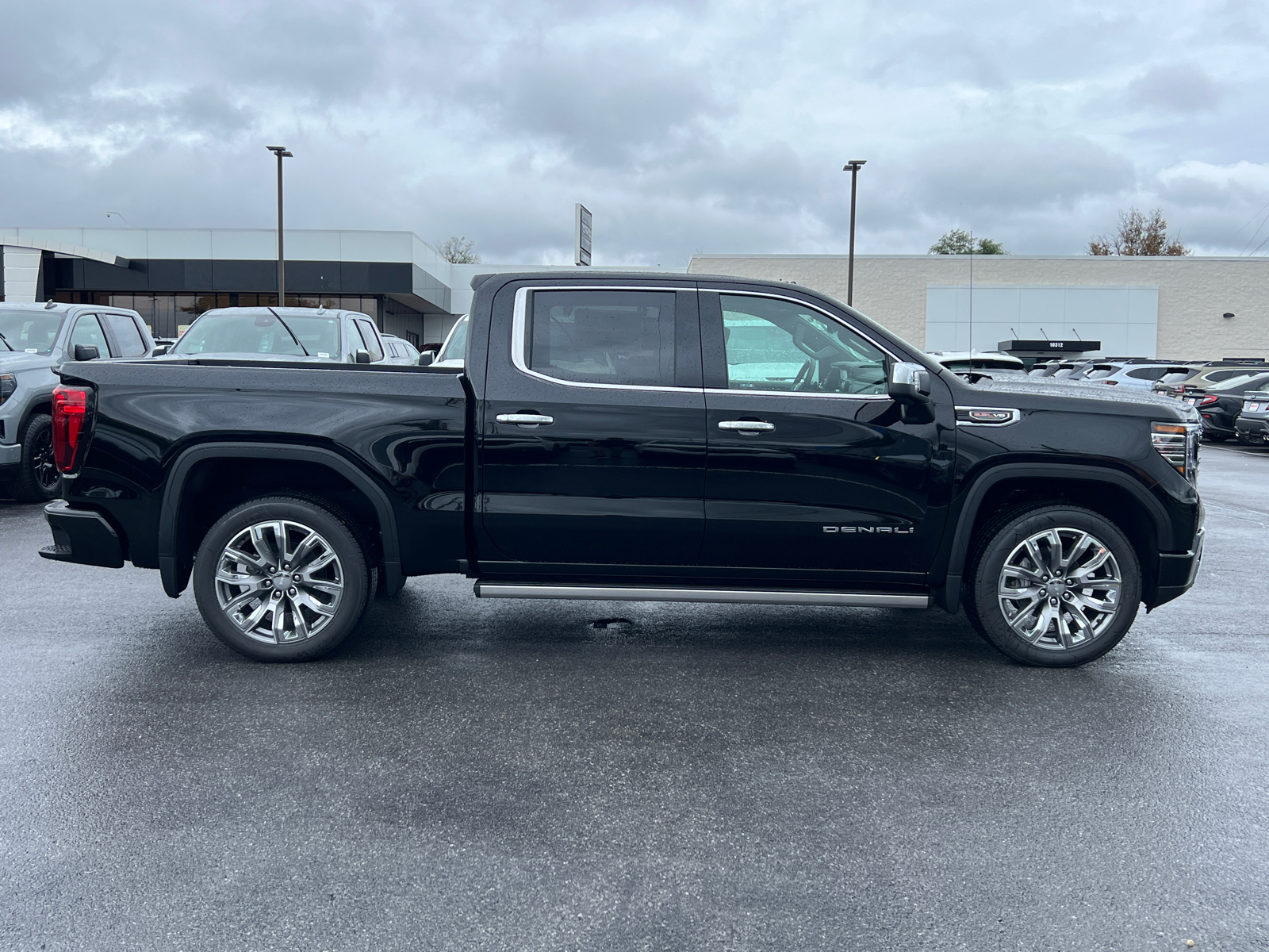 2025 GMC Sierra 1500 Denali 2