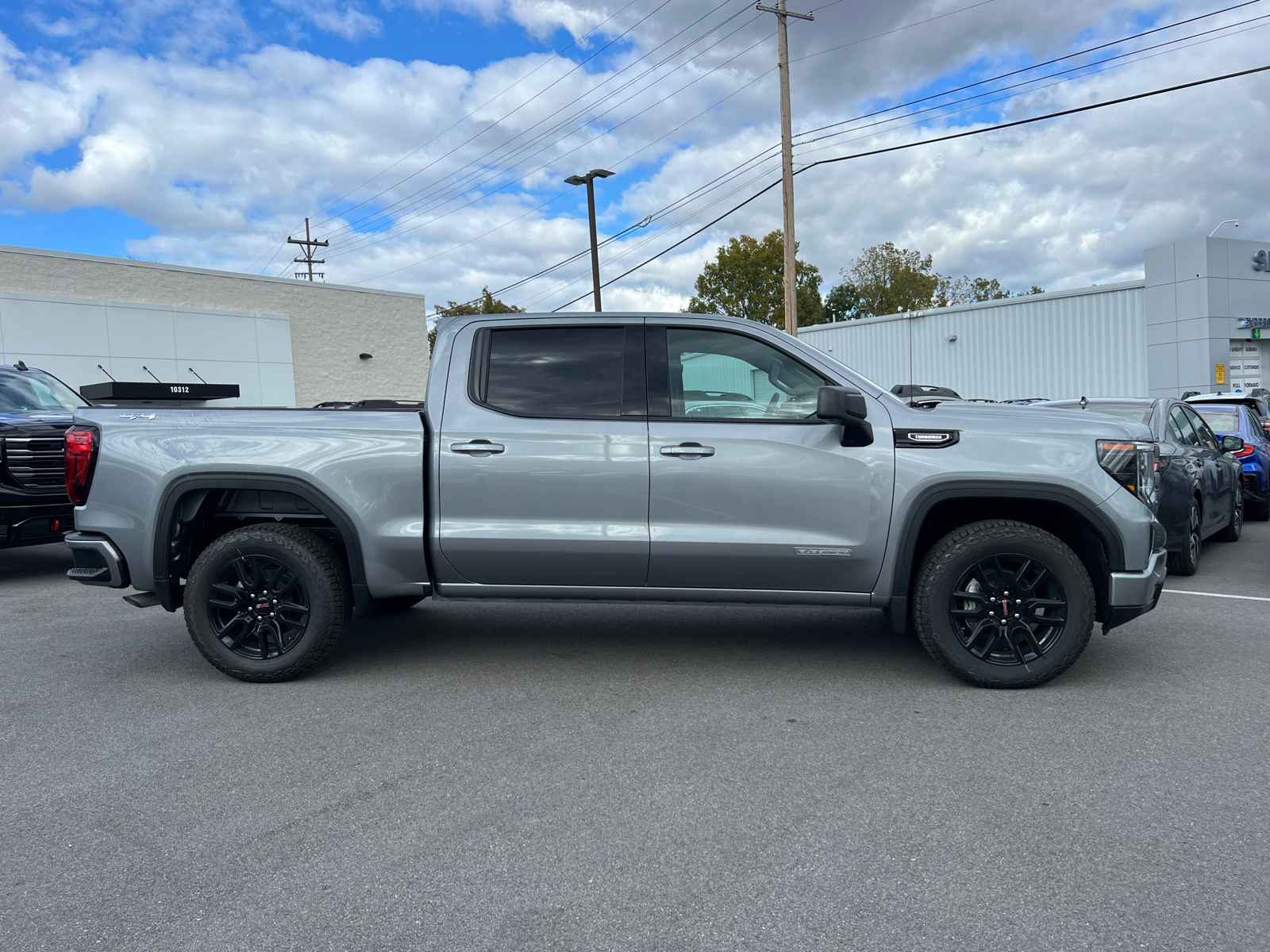 2025 GMC Sierra 1500 Elevation 2