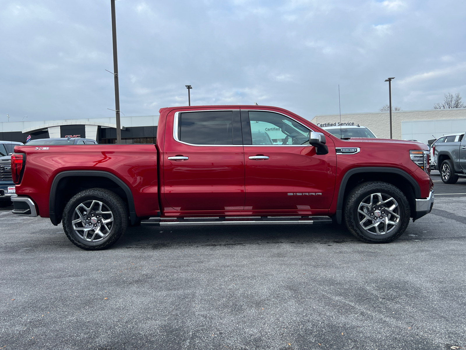 2025 GMC Sierra 1500 SLT 2