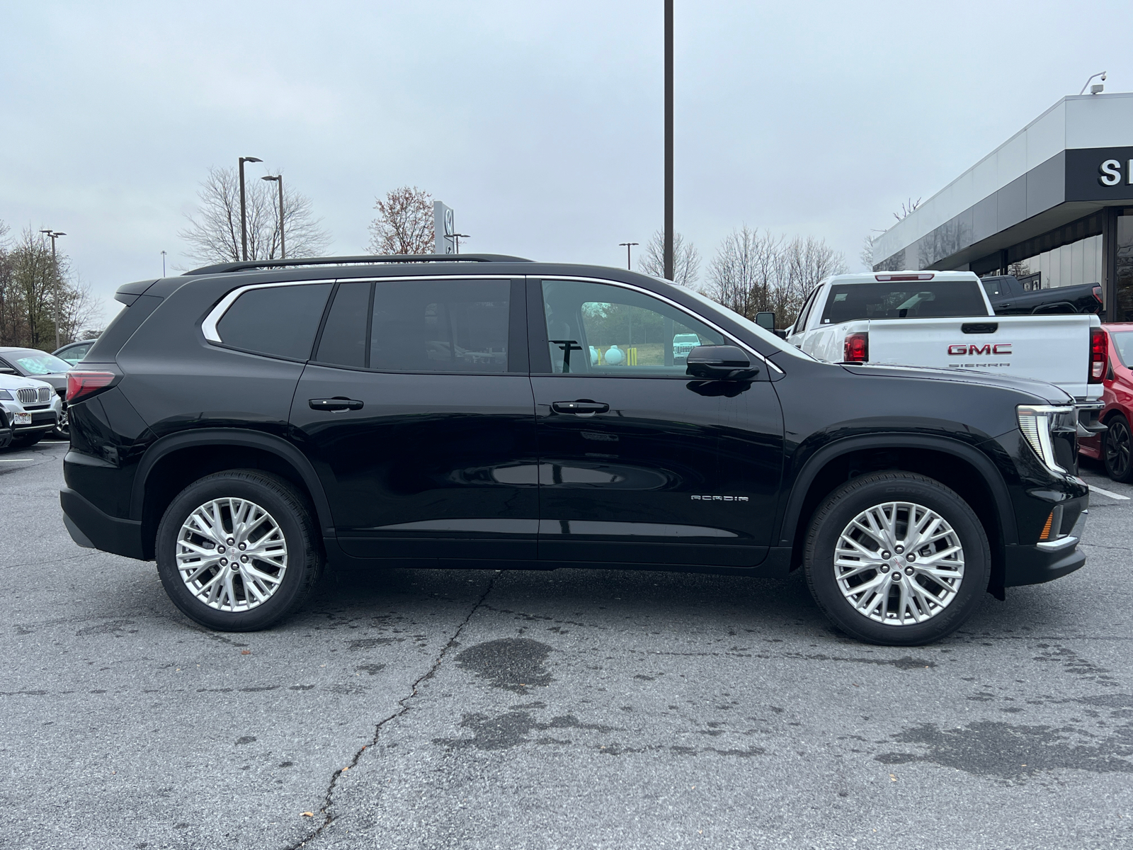 2025 GMC Acadia Elevation 2