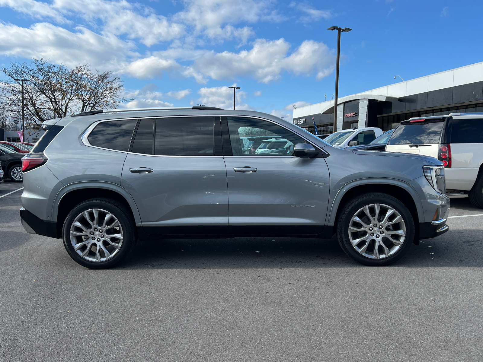 2025 GMC Acadia Denali 2