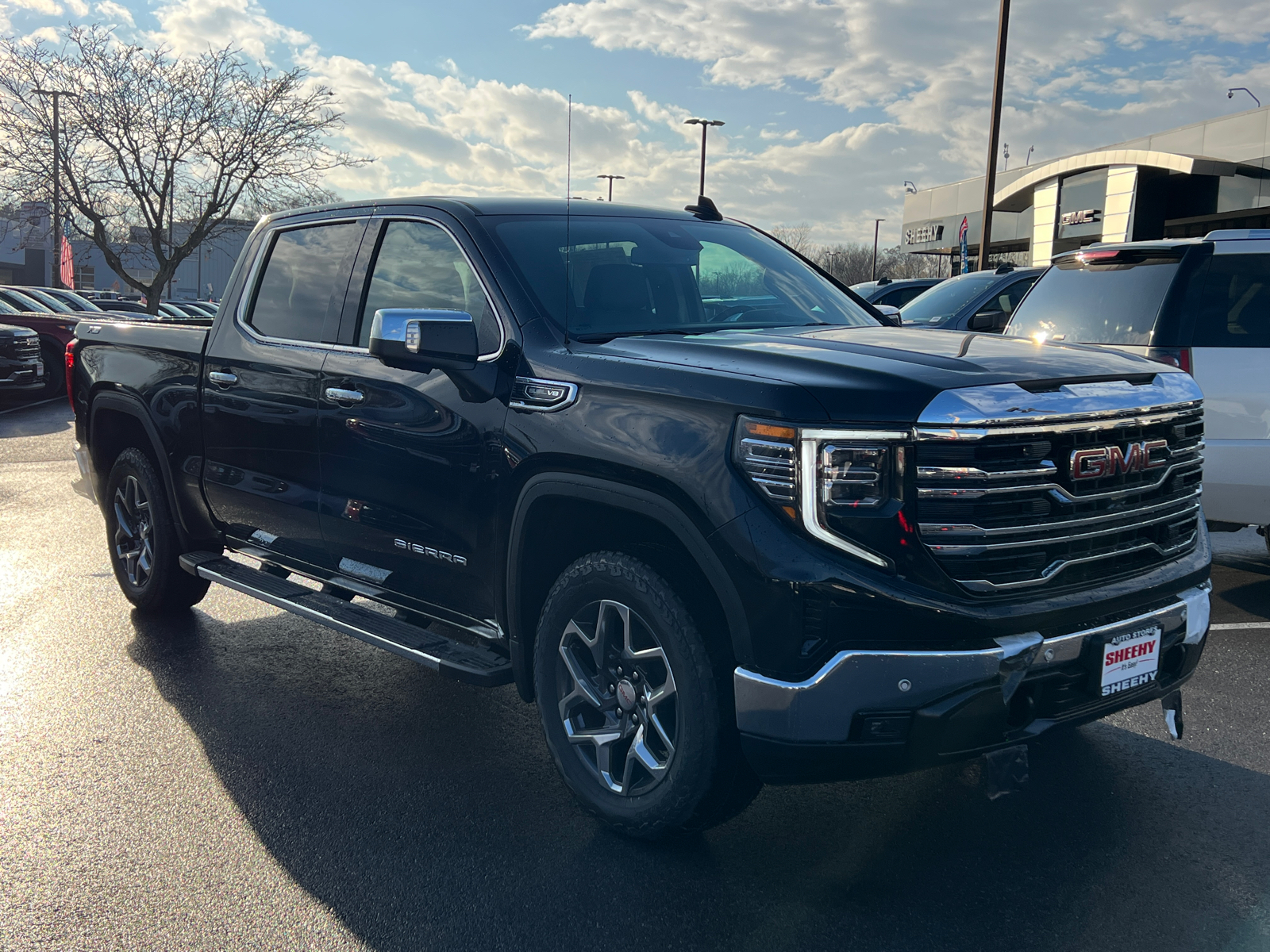 2025 GMC Sierra 1500 SLT 1