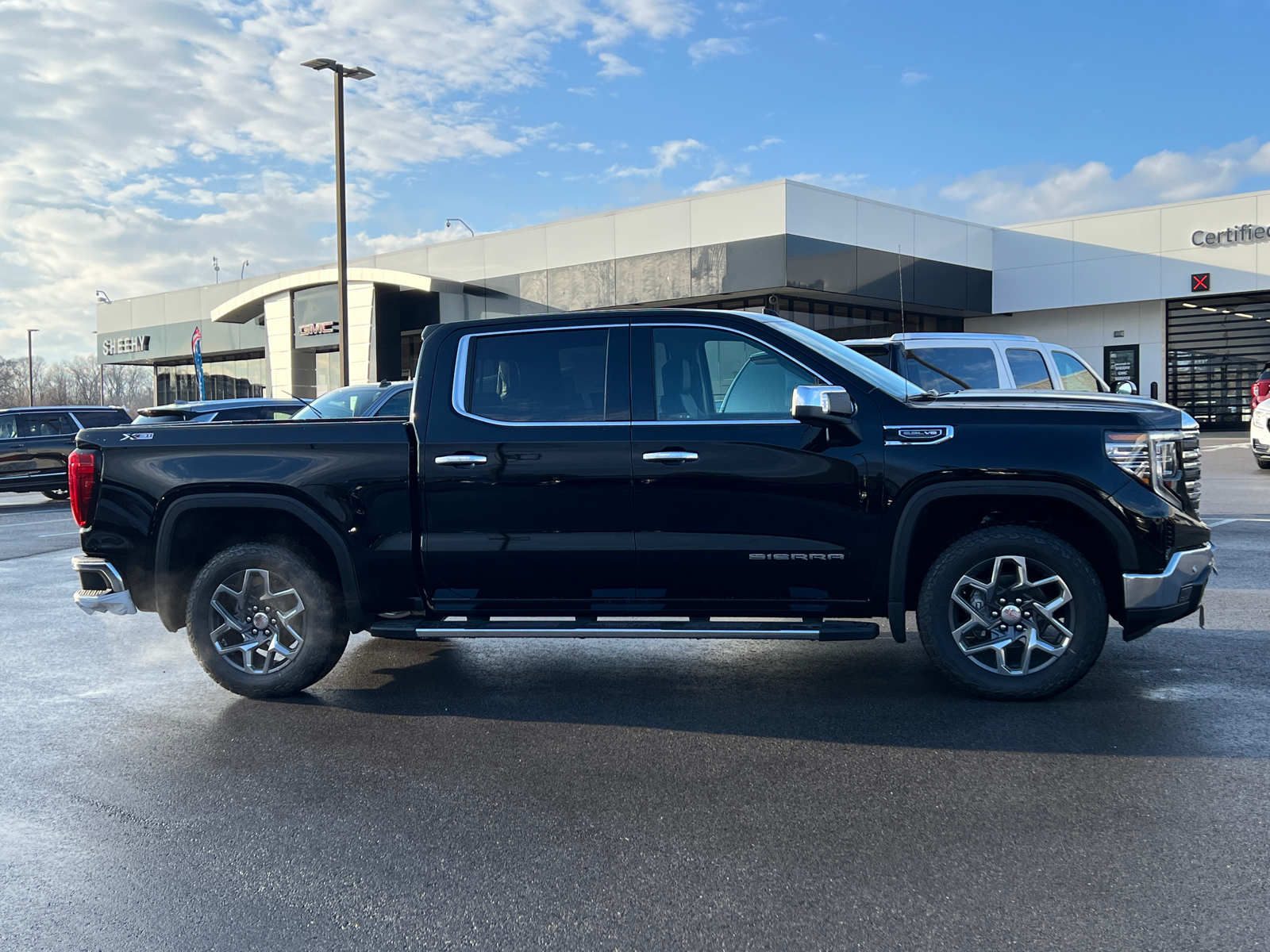 2025 GMC Sierra 1500 SLT 2