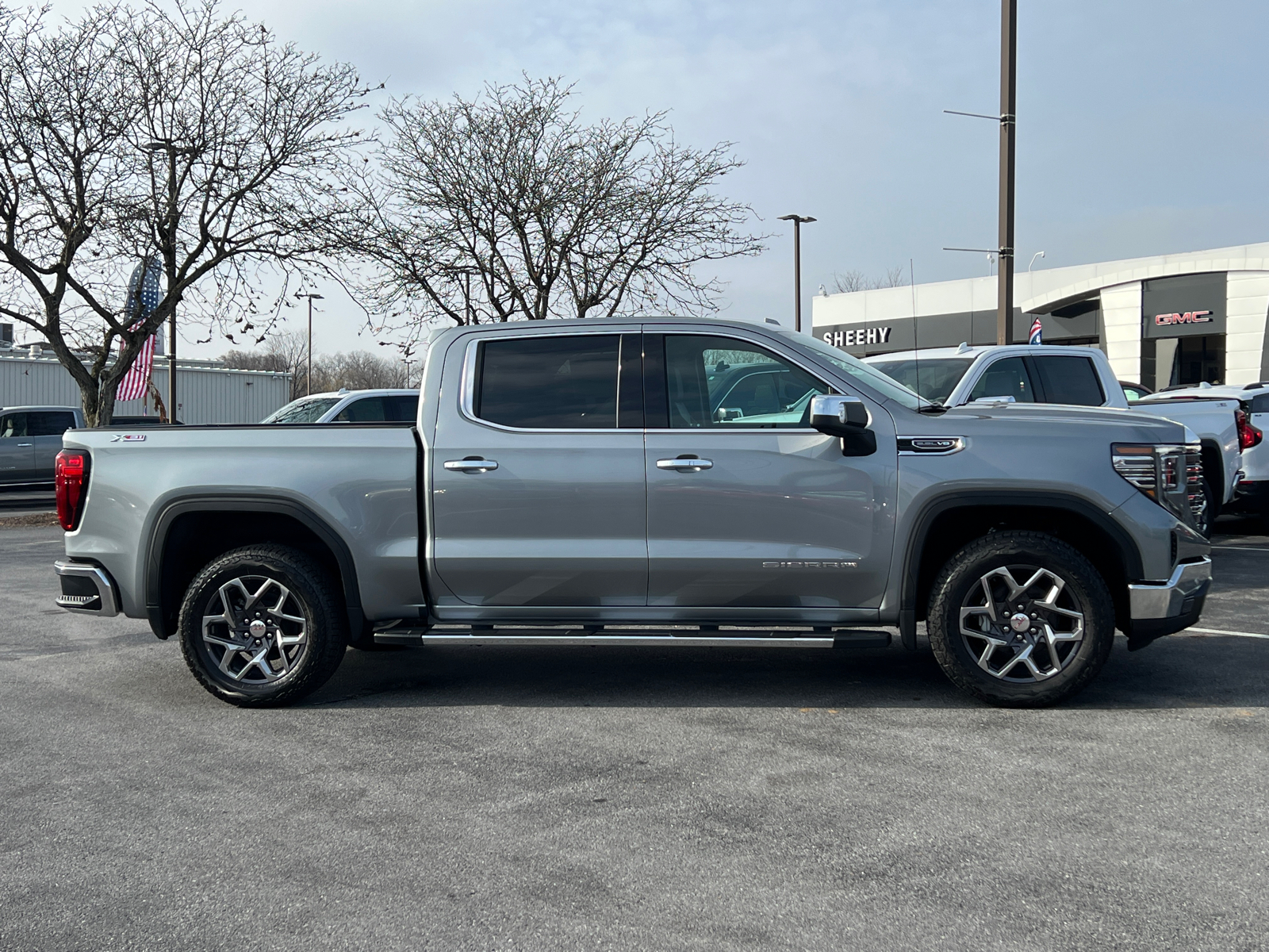 2025 GMC Sierra 1500 SLT 2