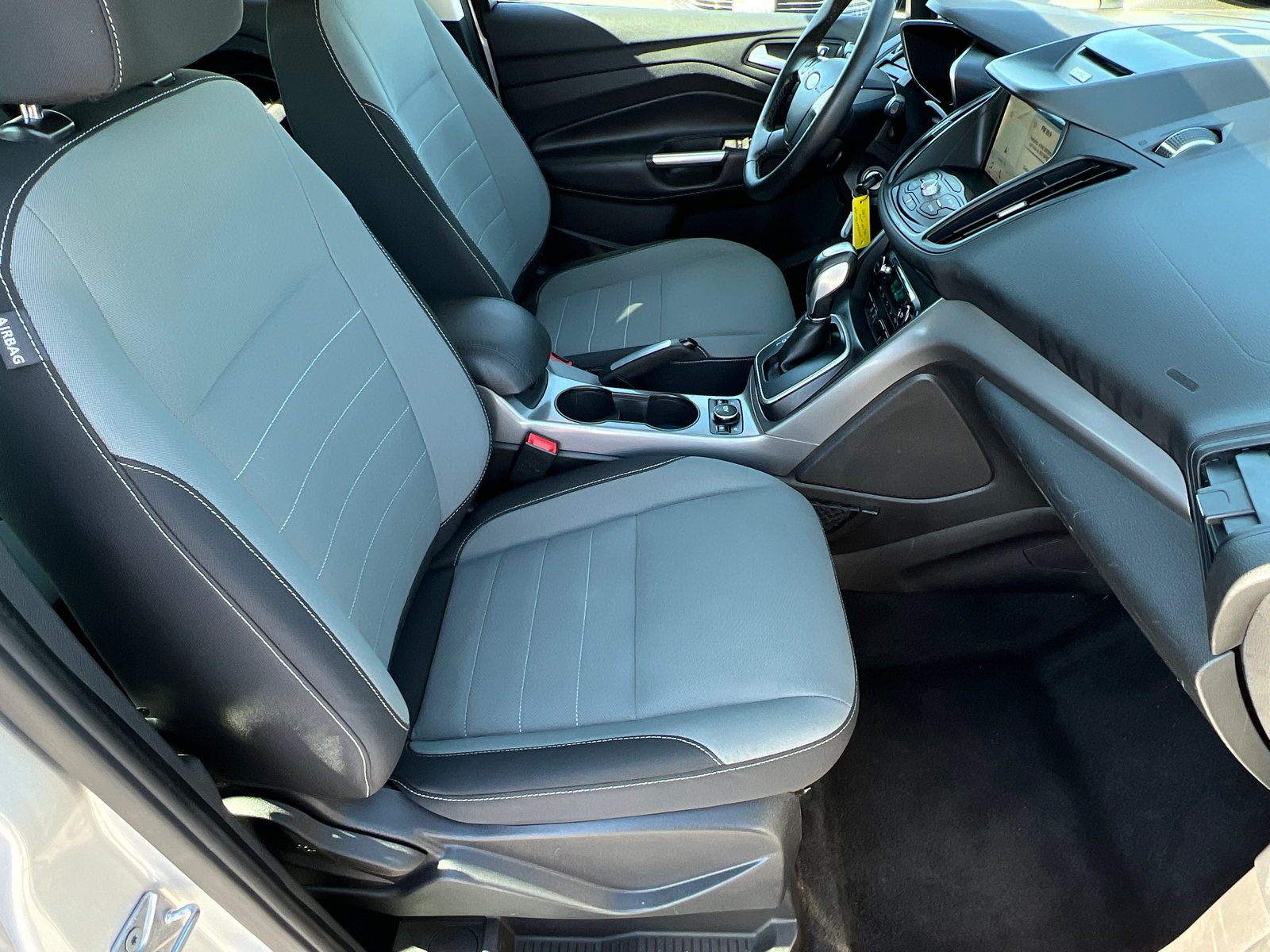 2016 Ford C-Max Hybrid SE 12